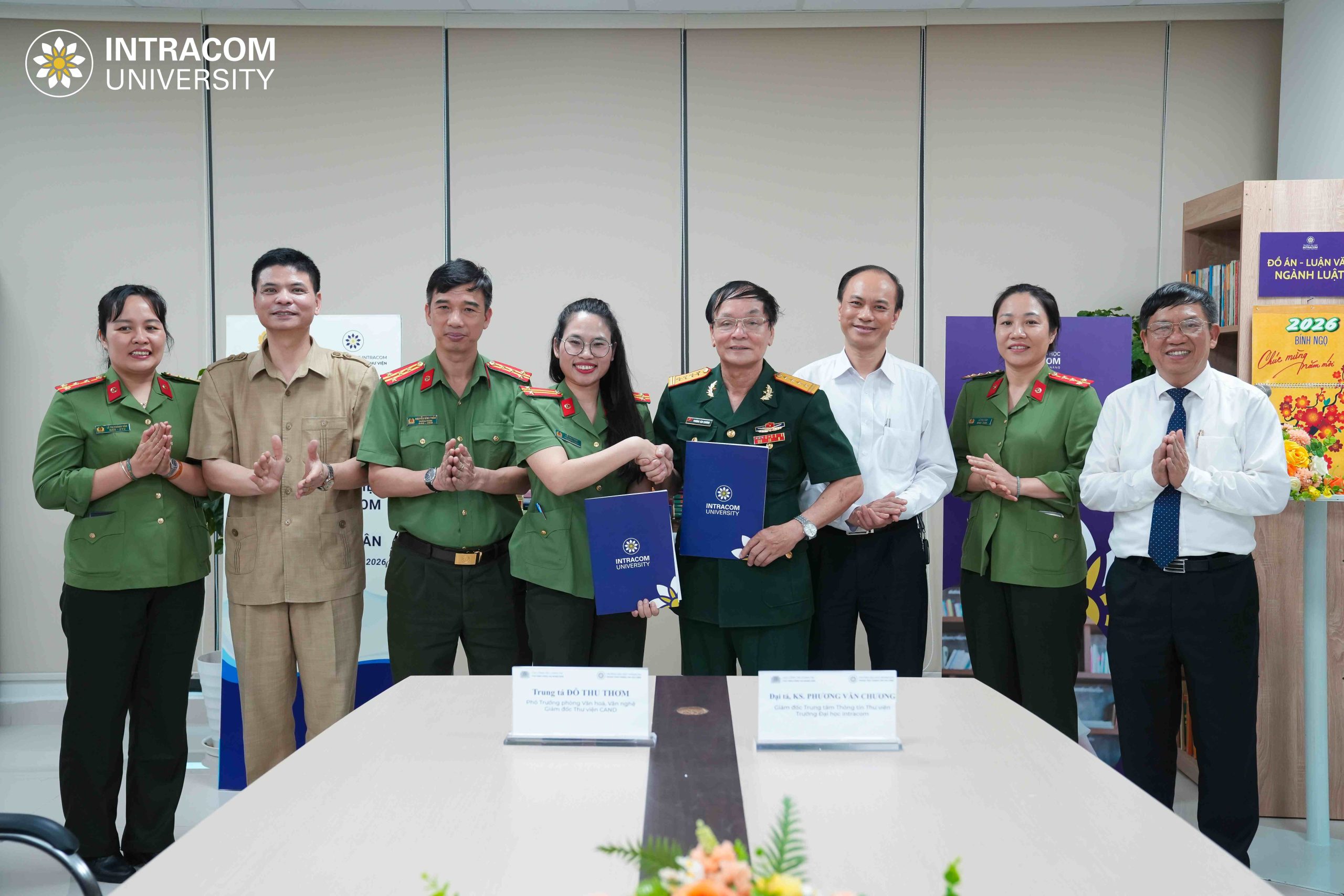 Intracom University organizes exchanges, connections and receives donated books from the People's Public Security Library 9 25.3 Thu Vien Result 10 of 67 1 scaled