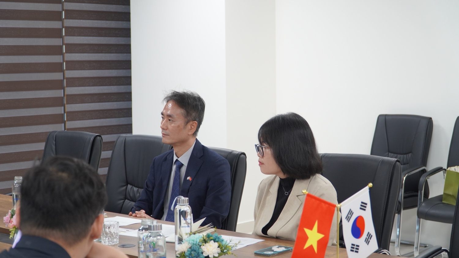 Trường Đại học Intracom làm việc với Đại sứ quán Hàn Quốc: Mở rộng hợp tác đào tạo và phát triển nguồn nhân lực chất lượng cao 9 BES01422 1