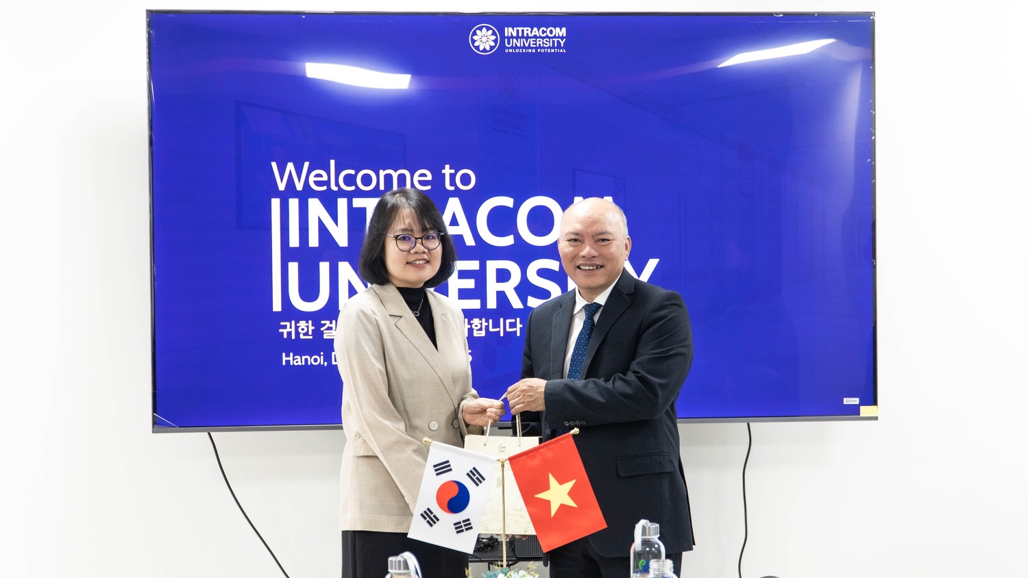 Trường Đại học Intracom làm việc với Đại sứ quán Hàn Quốc: Mở rộng hợp tác đào tạo và phát triển nguồn nhân lực chất lượng cao 11 BES01434 1