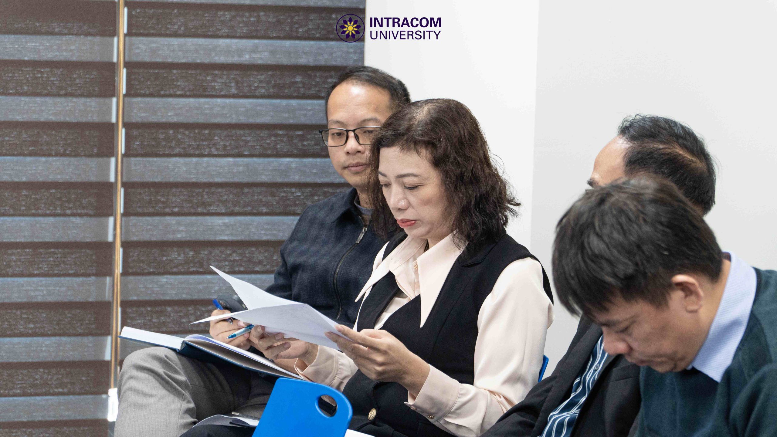 Chương trình Hội nghị Giao ban tháng 1/2026 của Trường Đại học Intracom: Kiện toàn bộ máy và định hướng nhiệm vụ trọng tâm đầu năm 13 BES02237 11zon scaled