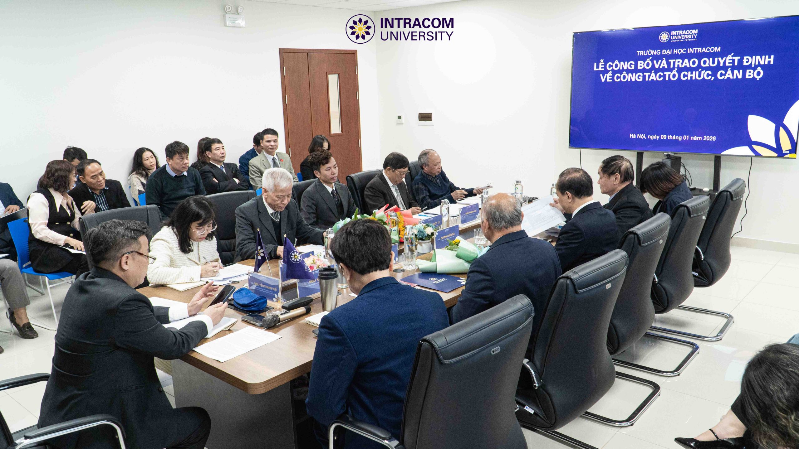 Chương trình Hội nghị Giao ban tháng 1/2026 của Trường Đại học Intracom: Kiện toàn bộ máy và định hướng nhiệm vụ trọng tâm đầu năm 2 BES02249 1 11zon scaled