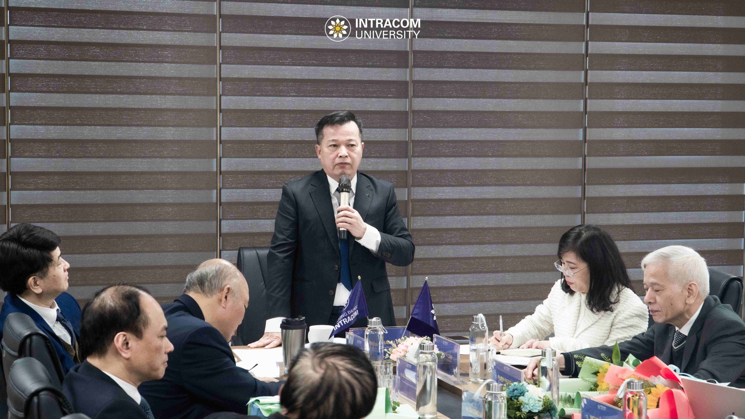 Chương trình Hội nghị Giao ban tháng 1/2026 của Trường Đại học Intracom: Kiện toàn bộ máy và định hướng nhiệm vụ trọng tâm đầu năm 8 BES02313 2 11zon scaled