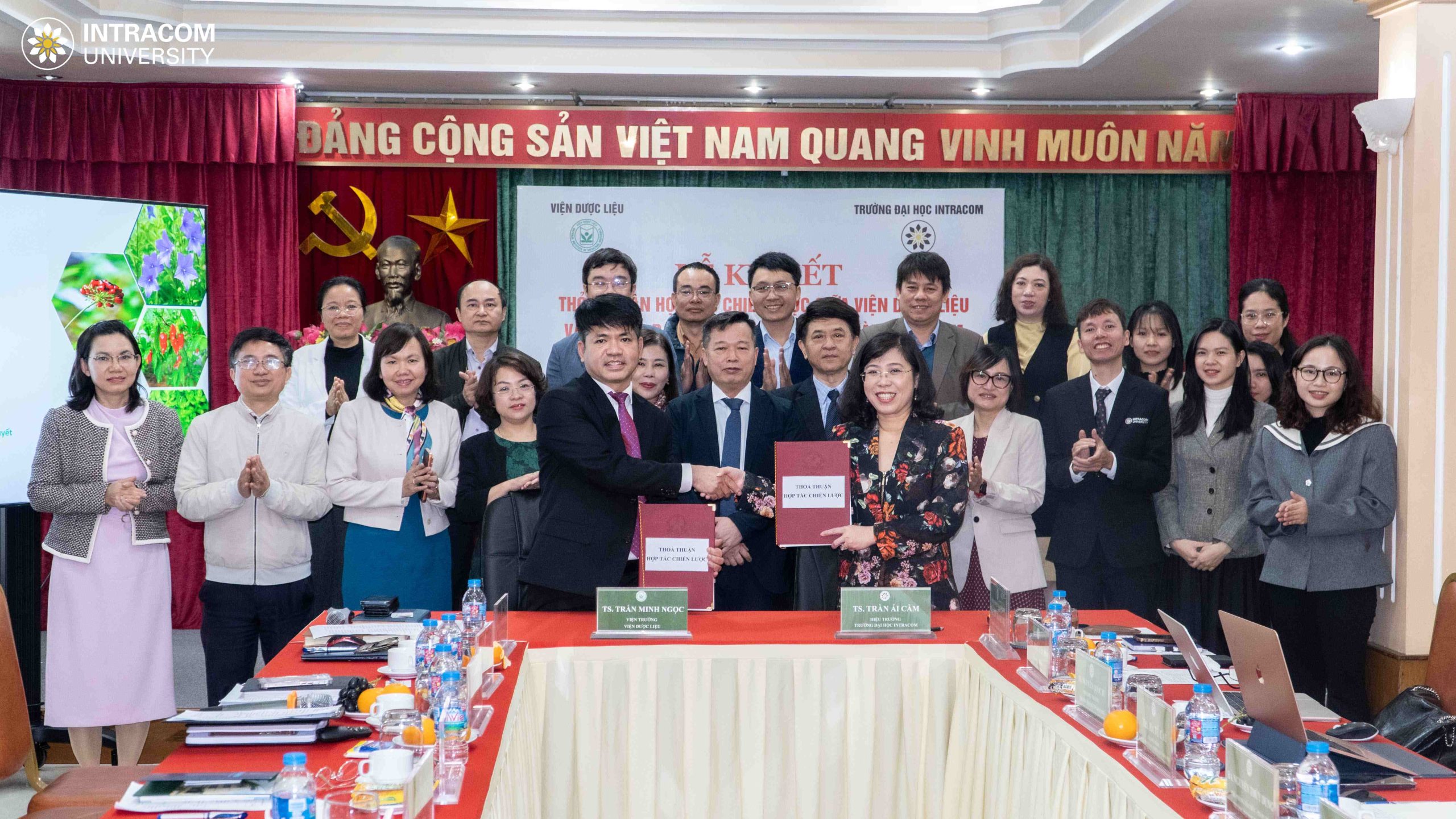 Lễ ký kết thoả thuận hợp tác chiến lược giữa Viện Dược liệu và Trường Đại học Intracom 14 BES04584 1 11zon scaled