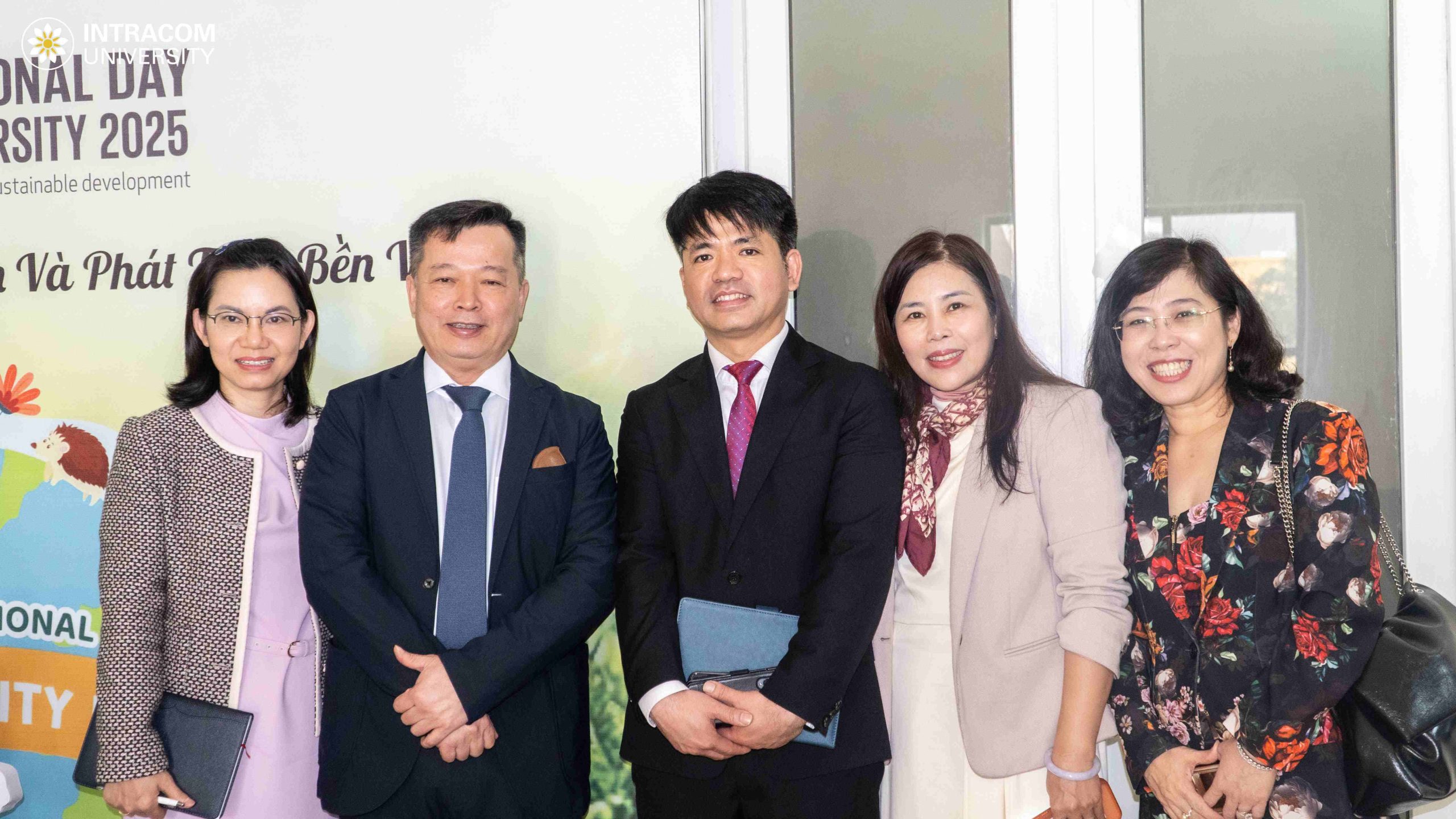 Lễ ký kết thoả thuận hợp tác chiến lược giữa Viện Dược liệu và Trường Đại học Intracom 19 BES04688 11zon scaled