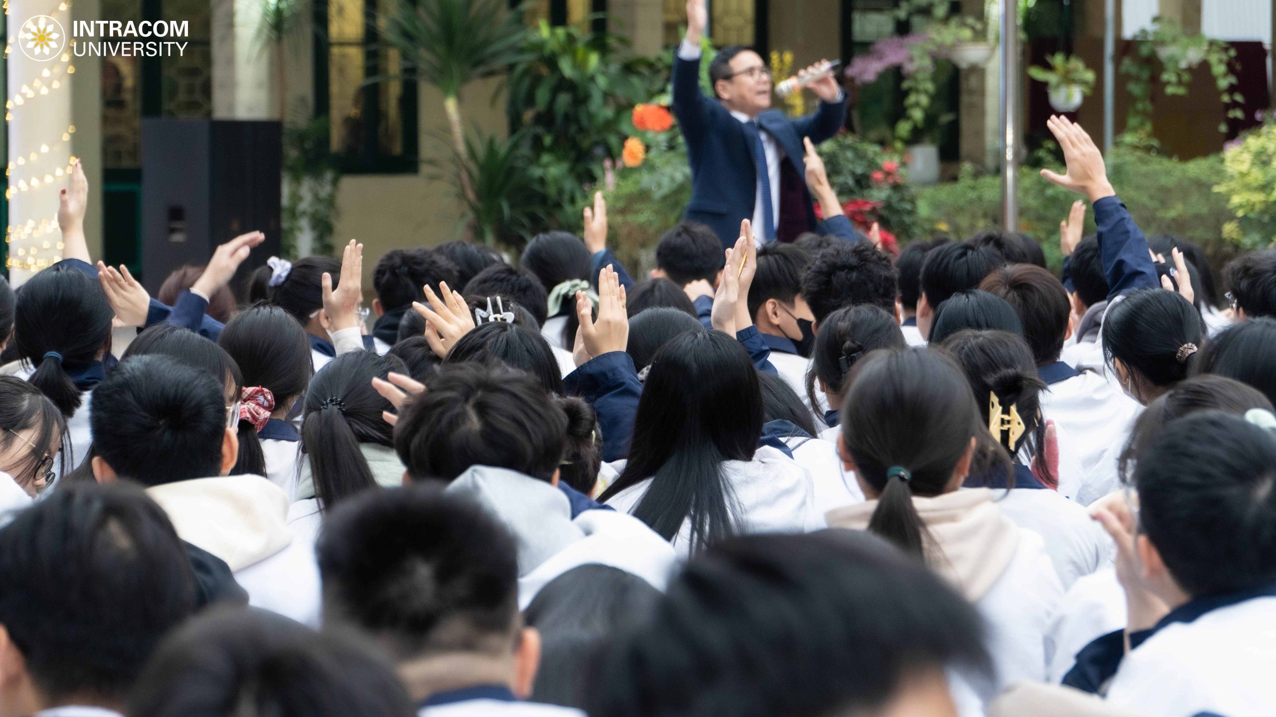 Hành trình định hướng nghề nghiệp của Trường Đại học Intracom cùng học sinh THPT Cổ Loa 5 BES04839 11zon scaled