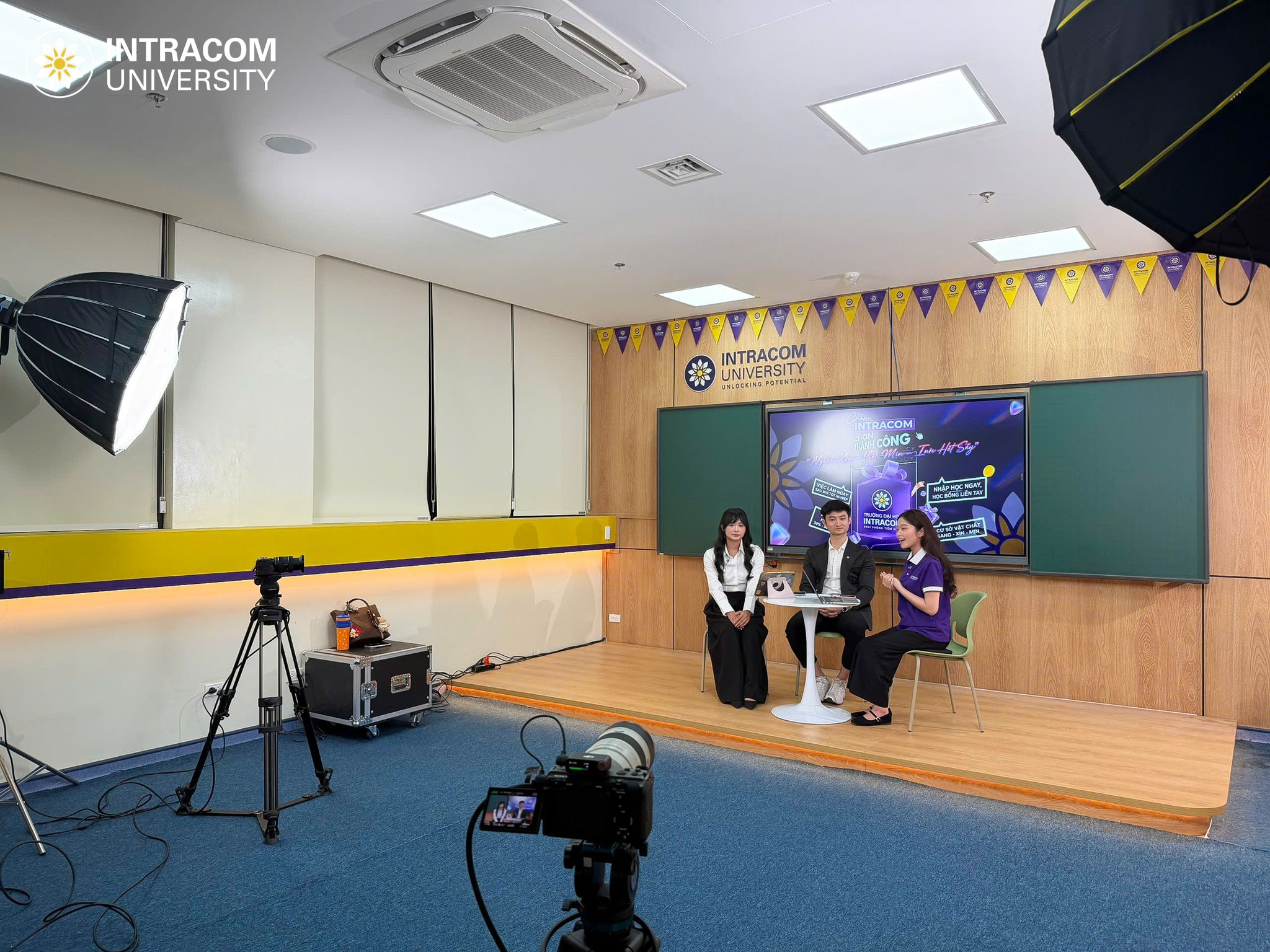 Khai phá tương lai công nghệ cùng chuỗi livestream hướng nghiệp “Chọn Intracom - Chọn thành công” 2 BTS Live 1 of 11 11zon