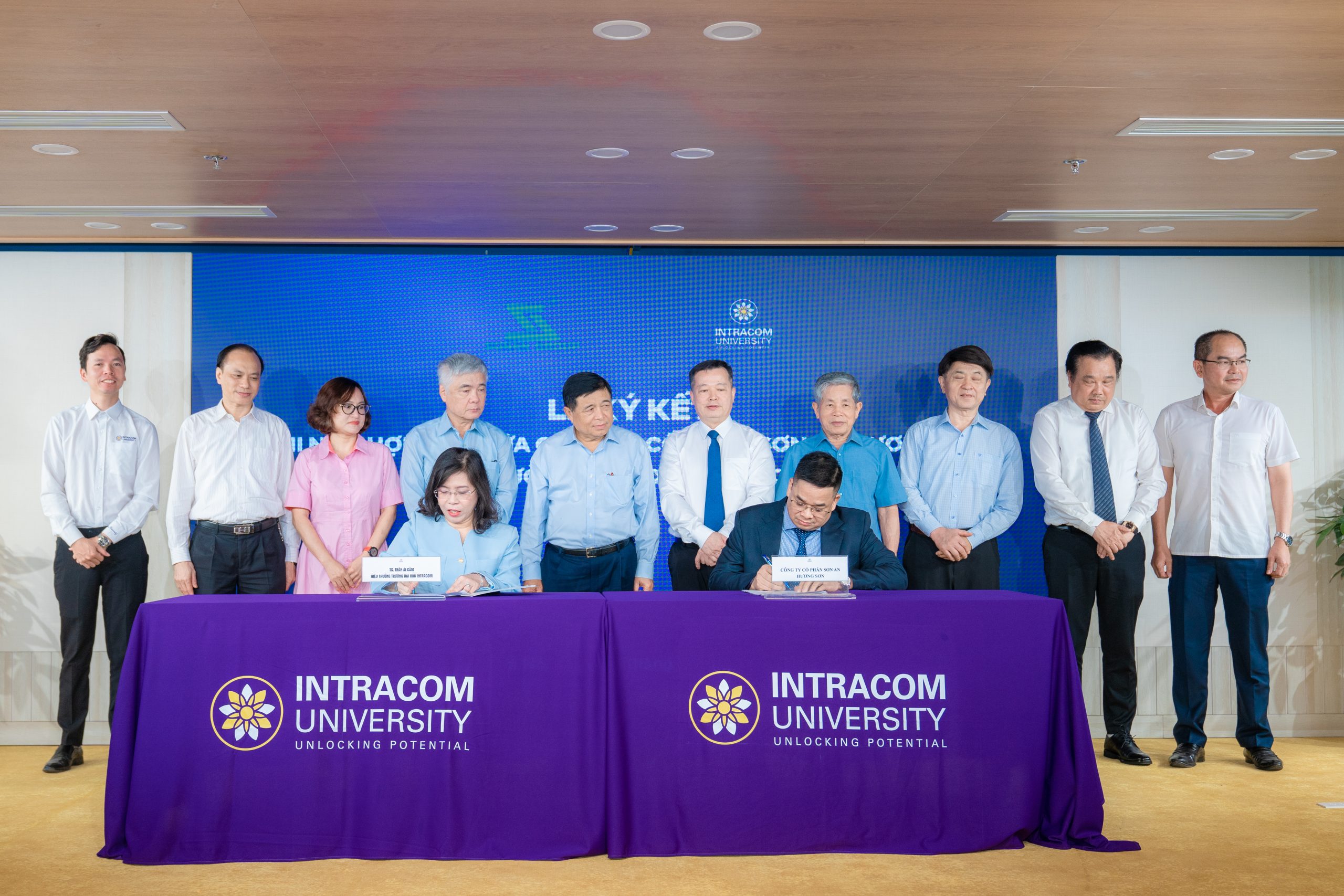 Trường Đại học Intracom tổ chức Hội thảo “Phòng ngừa rủi ro pháp lý trong quản trị doanh nghiệp”