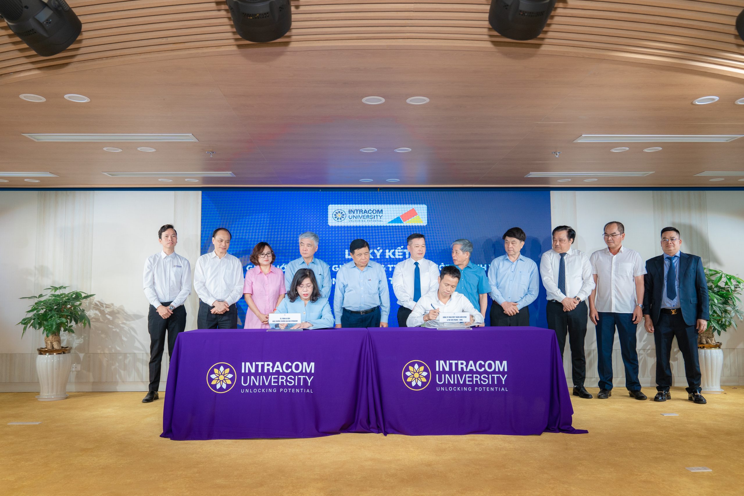 Trường Đại học Intracom tổ chức Hội thảo “Phòng ngừa rủi ro pháp lý trong quản trị doanh nghiệp”
