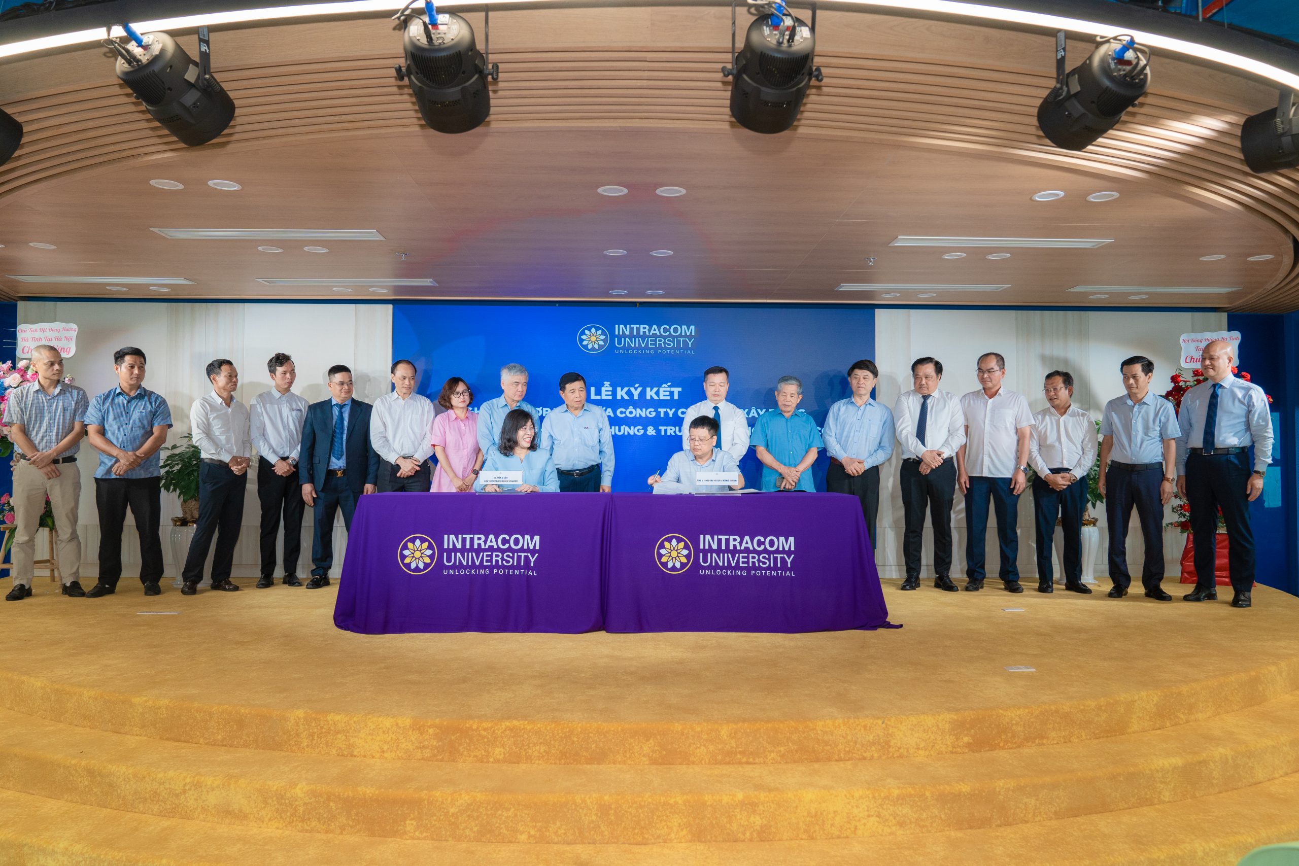 Trường Đại học Intracom tổ chức Hội thảo “Phòng ngừa rủi ro pháp lý trong quản trị doanh nghiệp”