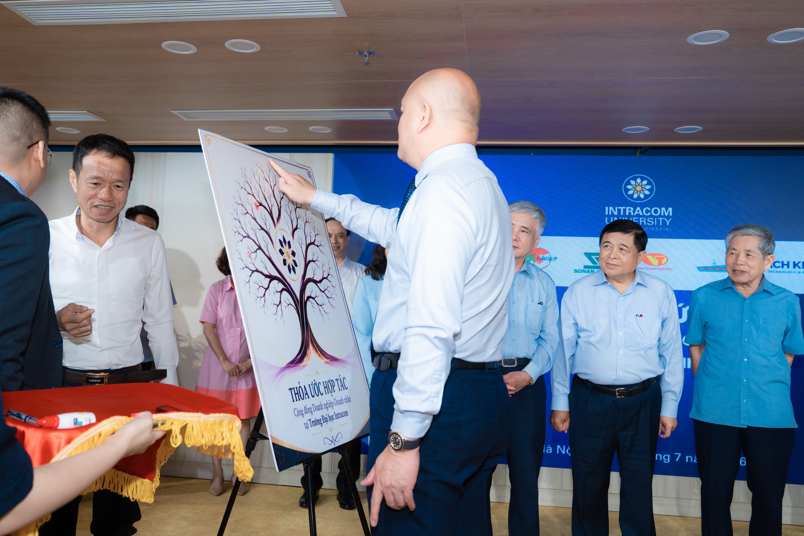 Trường Đại học Intracom tổ chức Hội thảo “Phòng ngừa rủi ro pháp lý trong quản trị doanh nghiệp”