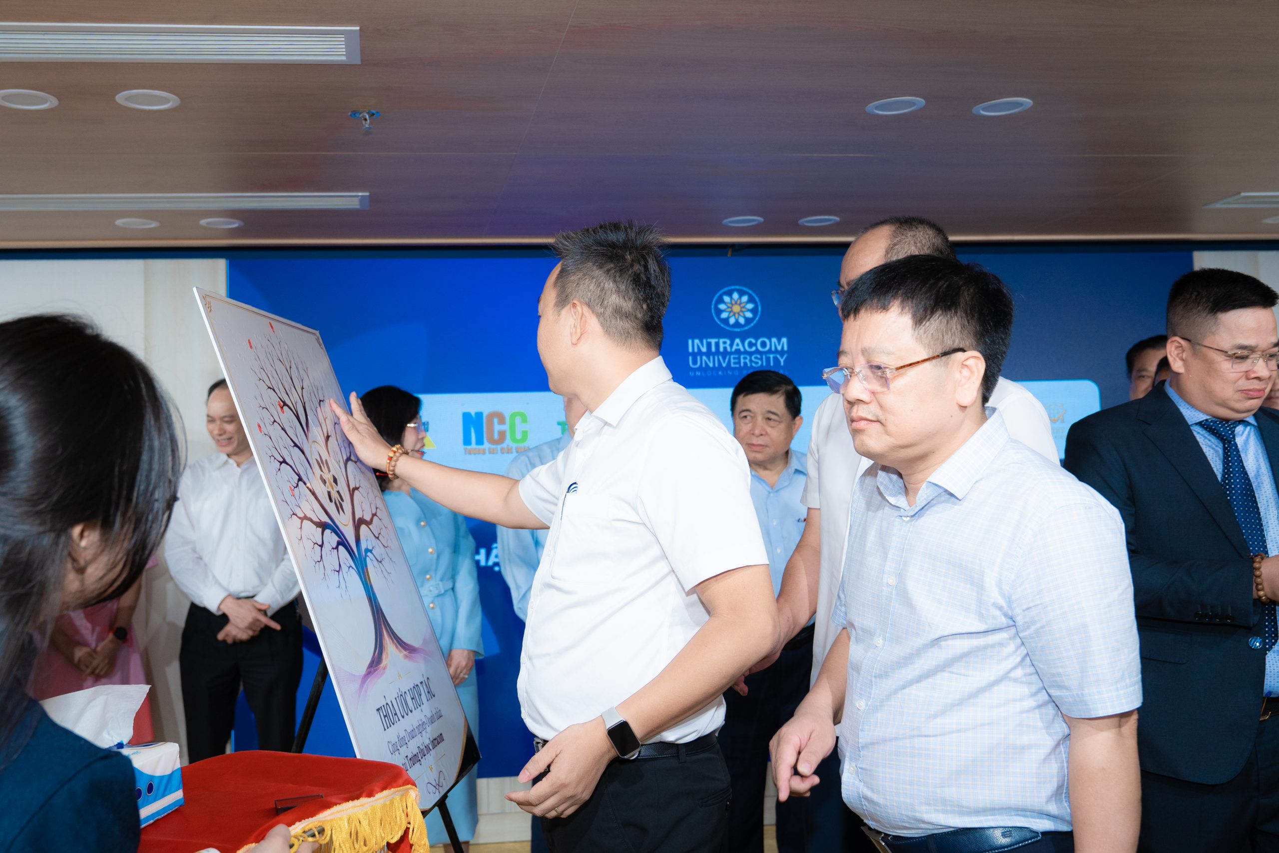 Trường Đại học Intracom tổ chức Hội thảo “Phòng ngừa rủi ro pháp lý trong quản trị doanh nghiệp”