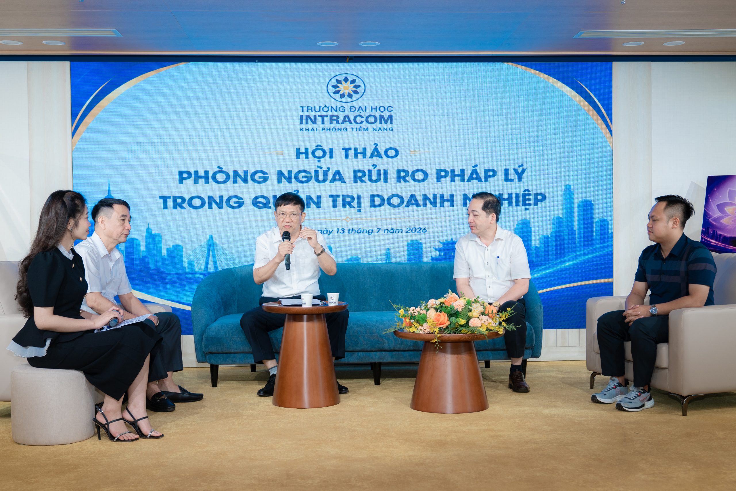 Trường Đại học Intracom tổ chức Hội thảo “Phòng ngừa rủi ro pháp lý trong quản trị doanh nghiệp”