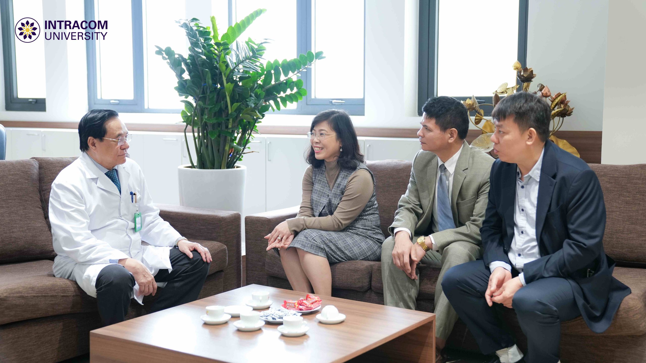 Intracom University congratulates Phuong Dong General Hospital on Vietnamese Doctors’ Day February 27 4 DSC02423 11zon scaled