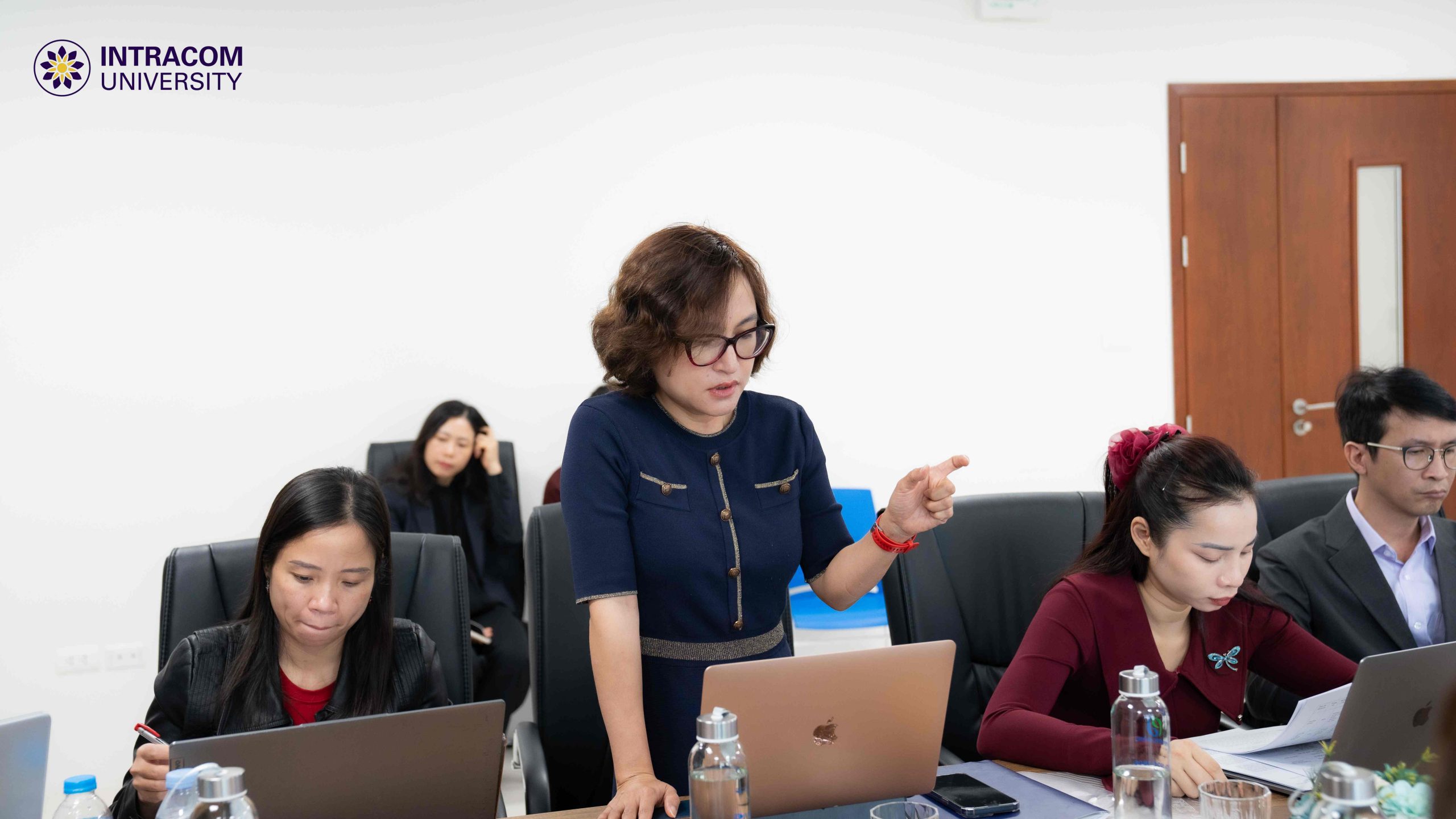 Khoa Luật tổ chức tọa đàm khoa học về mục tiêu, chuẩn đầu ra và khung chương trình đào tạo ngành Luật 7 DSC02657 11zon scaled