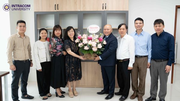 Trường Đại học Intracom chúc mừng Ngày Quốc tế Phụ nữ 8/3 – Lan tỏa sự quan tâm và tôn vinh phái đẹp