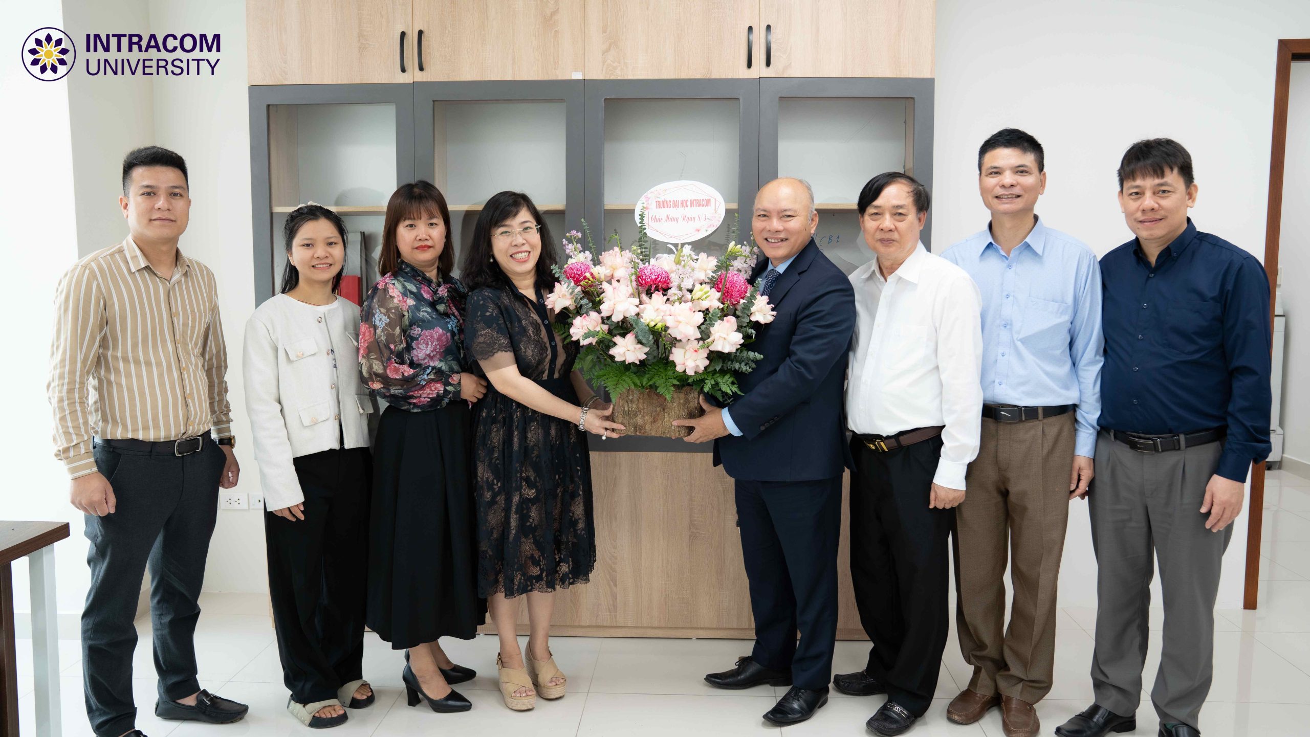 Trường Đại học Intracom chúc mừng Ngày Quốc tế Phụ nữ 8/3 - Lan tỏa sự quan tâm và tôn vinh phái đẹp 2 DSC02861 11zon scaled