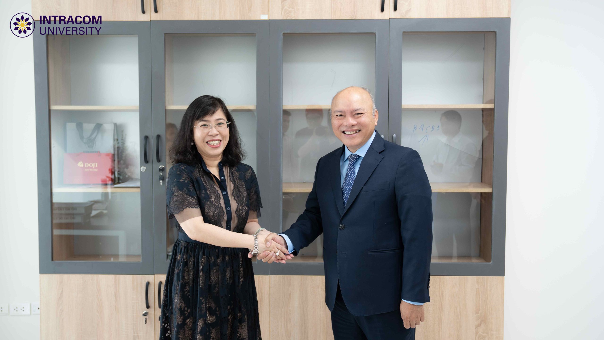Trường Đại học Intracom chúc mừng Ngày Quốc tế Phụ nữ 8/3 - Lan tỏa sự quan tâm và tôn vinh phái đẹp 3 DSC02868 11zon scaled