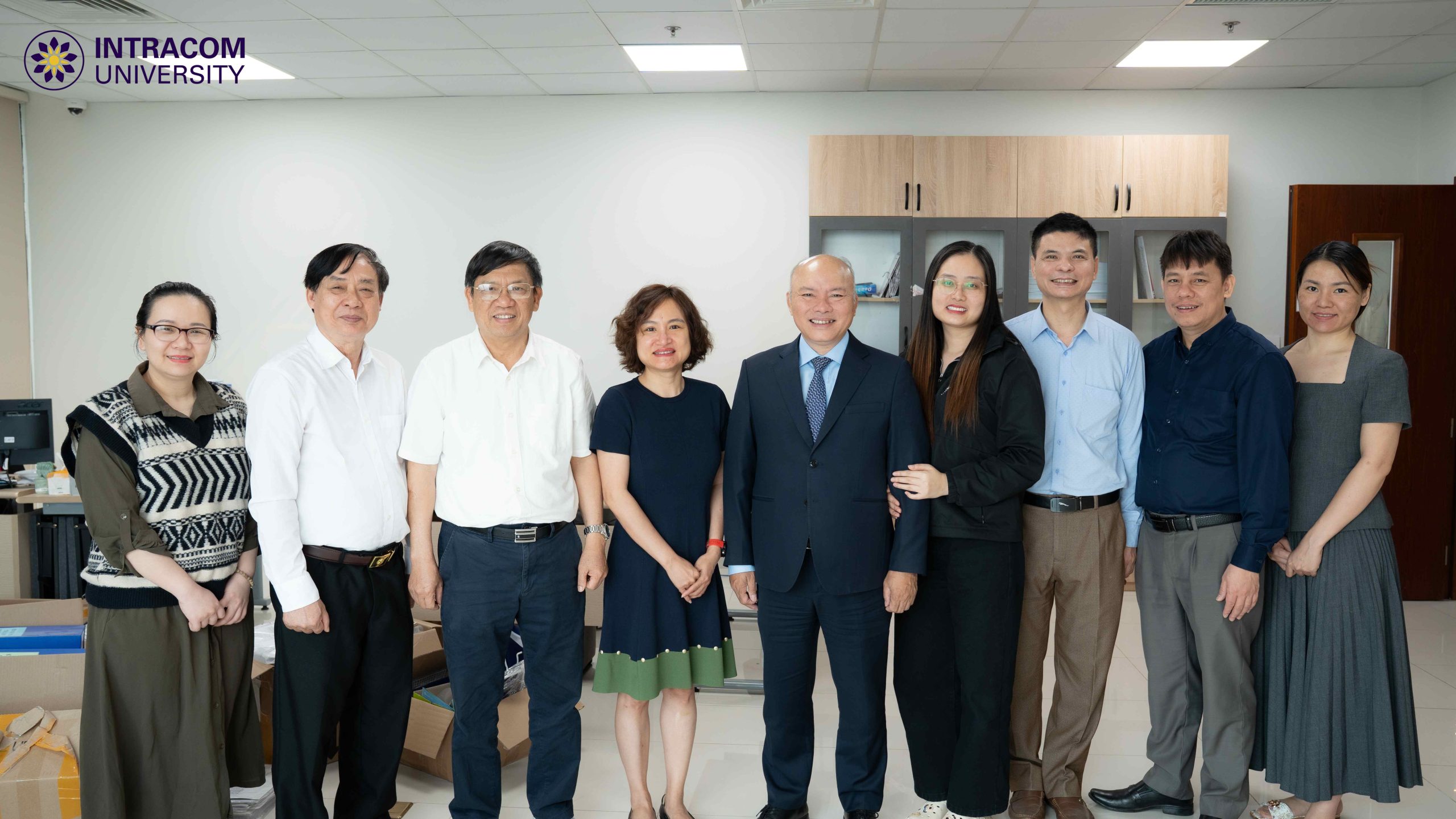 Trường Đại học Intracom chúc mừng Ngày Quốc tế Phụ nữ 8/3 - Lan tỏa sự quan tâm và tôn vinh phái đẹp 6 DSC02871 11zon scaled