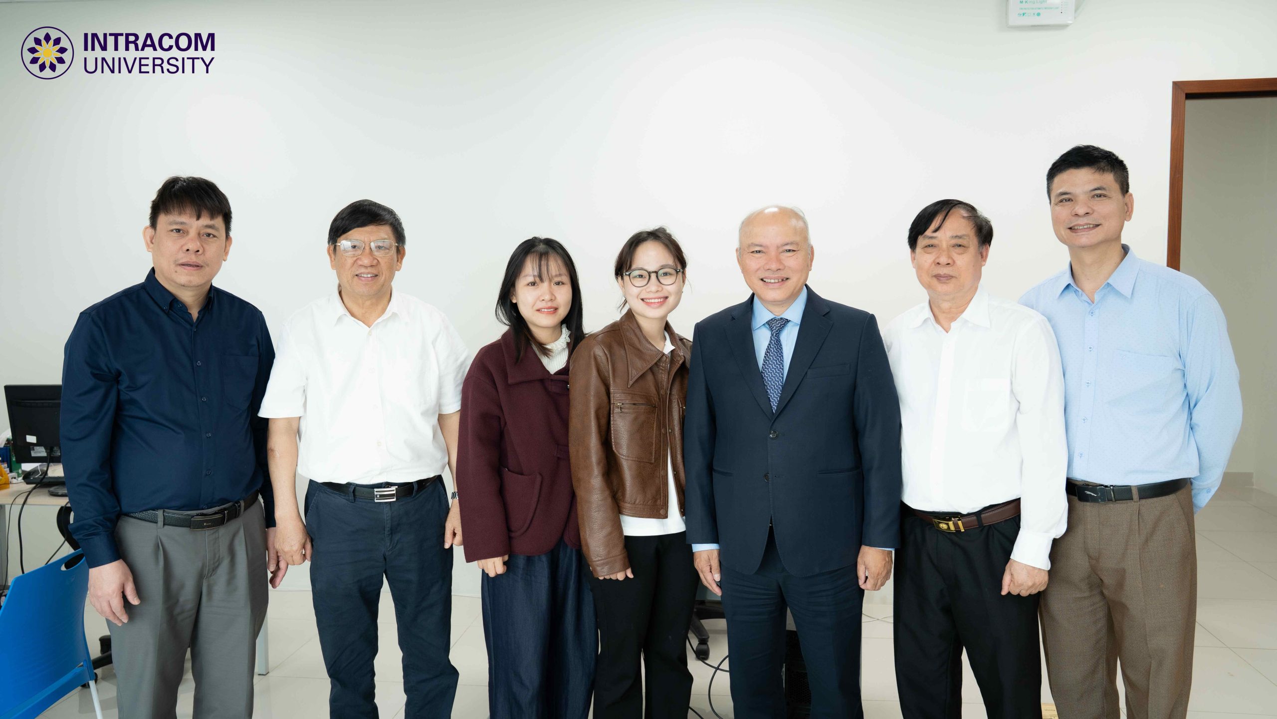 Trường Đại học Intracom chúc mừng Ngày Quốc tế Phụ nữ 8/3 - Lan tỏa sự quan tâm và tôn vinh phái đẹp 7 DSC02872 11zon scaled