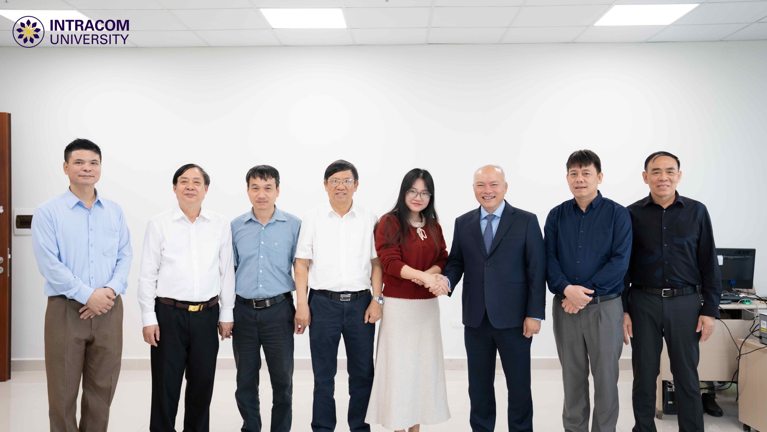 Trường Đại học Intracom chúc mừng Ngày Quốc tế Phụ nữ 8/3 - Lan tỏa sự quan tâm và tôn vinh phái đẹp 11 DSC02884 11zon scaled