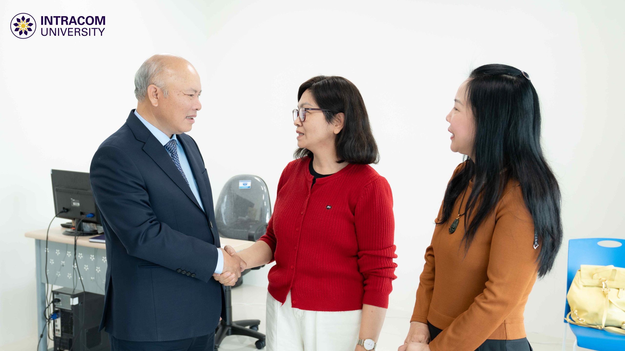 Trường Đại học Intracom chúc mừng Ngày Quốc tế Phụ nữ 8/3 - Lan tỏa sự quan tâm và tôn vinh phái đẹp 4 DSC02888 11zon scaled