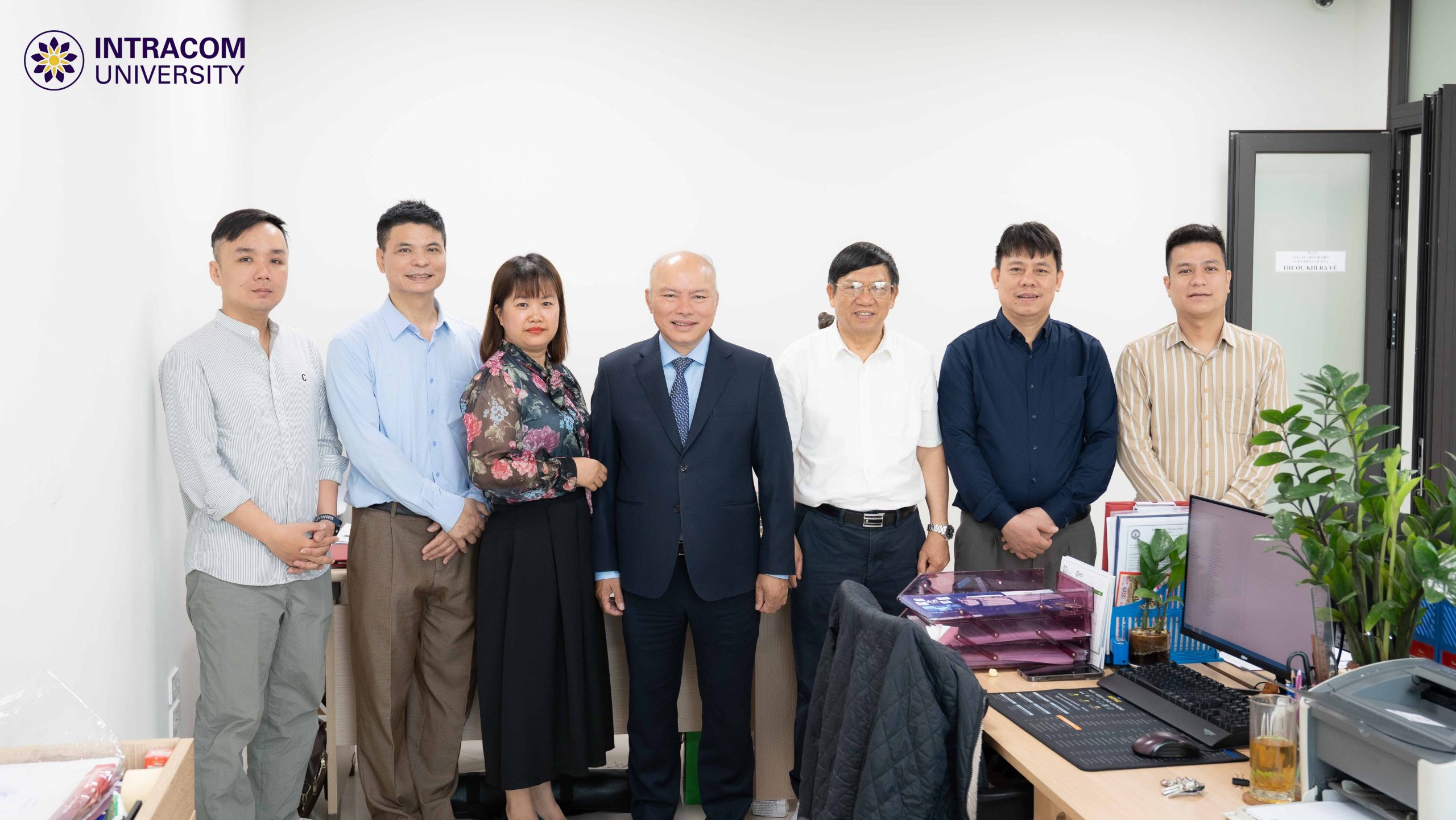 Trường Đại học Intracom chúc mừng Ngày Quốc tế Phụ nữ 8/3 - Lan tỏa sự quan tâm và tôn vinh phái đẹp 15 DSC02915 11zon scaled
