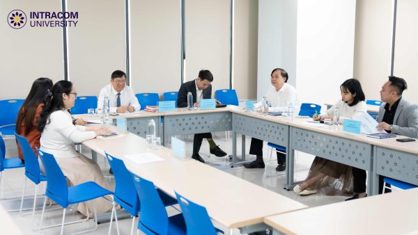 Khoa Luật tổ chức đánh giá duyệt giảng cấp Trường cho ứng viên ứng tuyển vị trí Giảng viên cơ hữu
