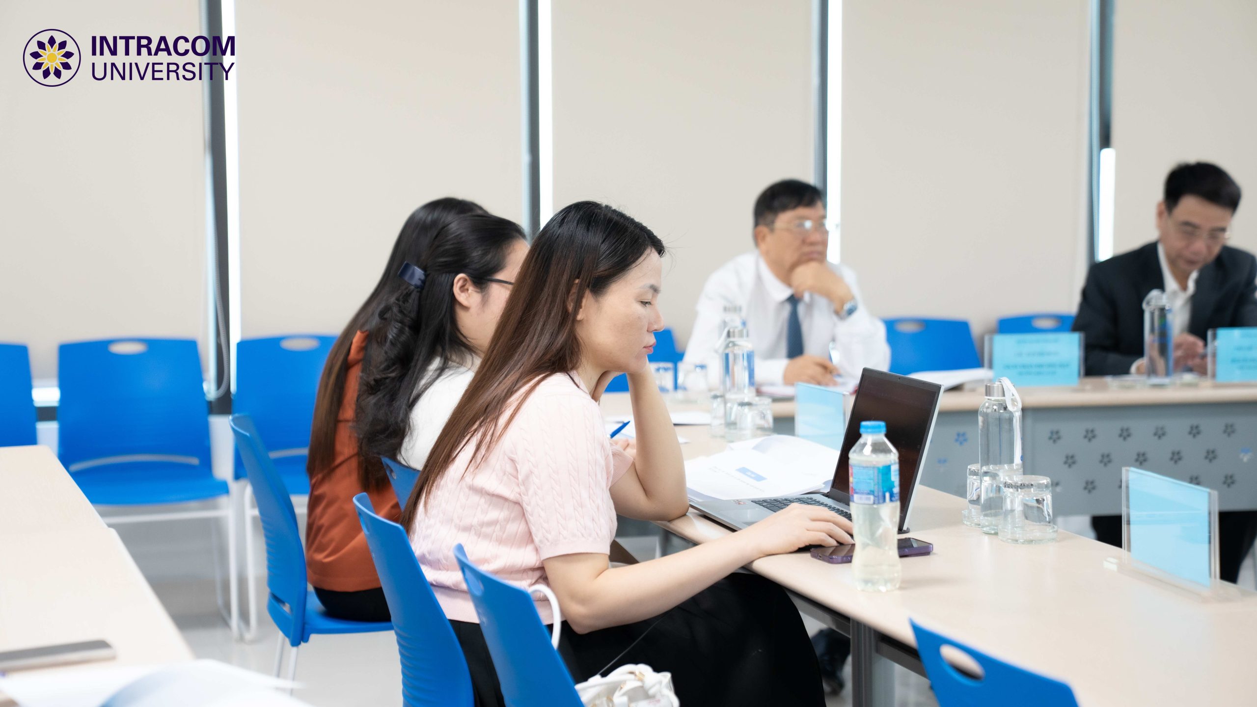 Khoa Luật tổ chức đánh giá duyệt giảng cấp Trường cho ứng viên ứng tuyển vị trí Giảng viên cơ hữu 11 DSC03142 11zon scaled