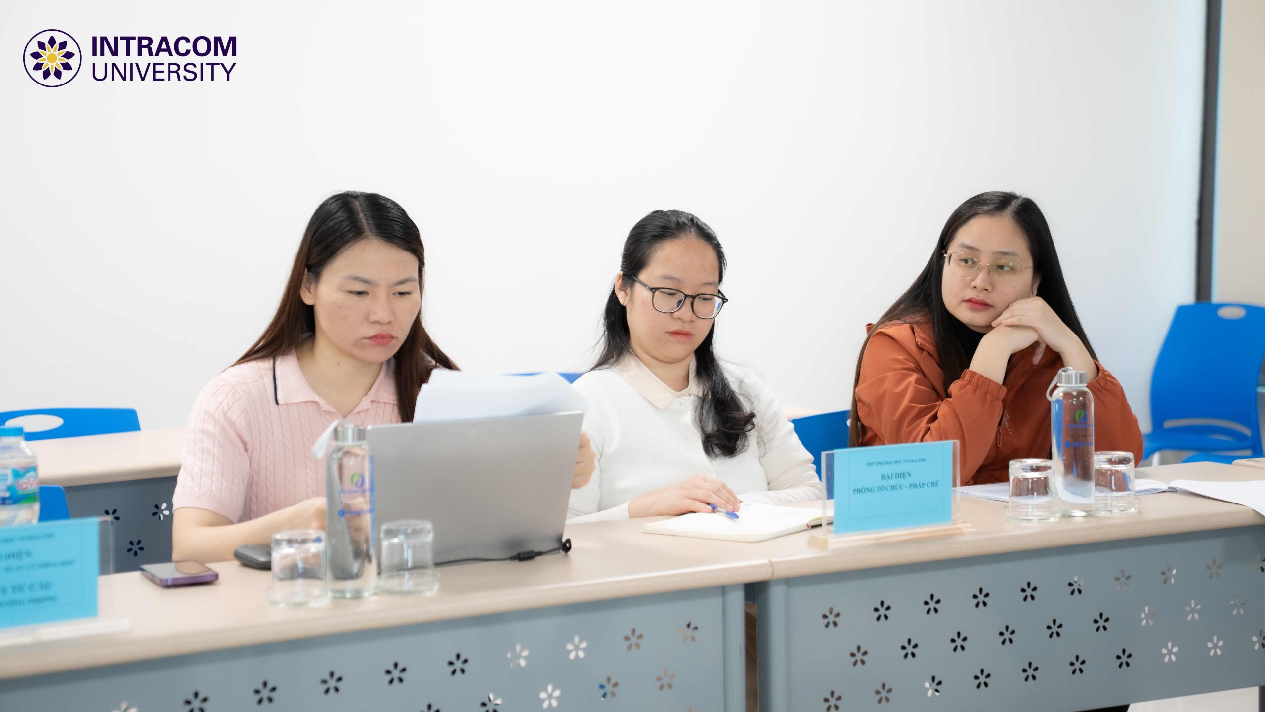 Khoa Luật tổ chức đánh giá duyệt giảng cấp Trường cho ứng viên ứng tuyển vị trí Giảng viên cơ hữu 6 DSC03148 11zon scaled