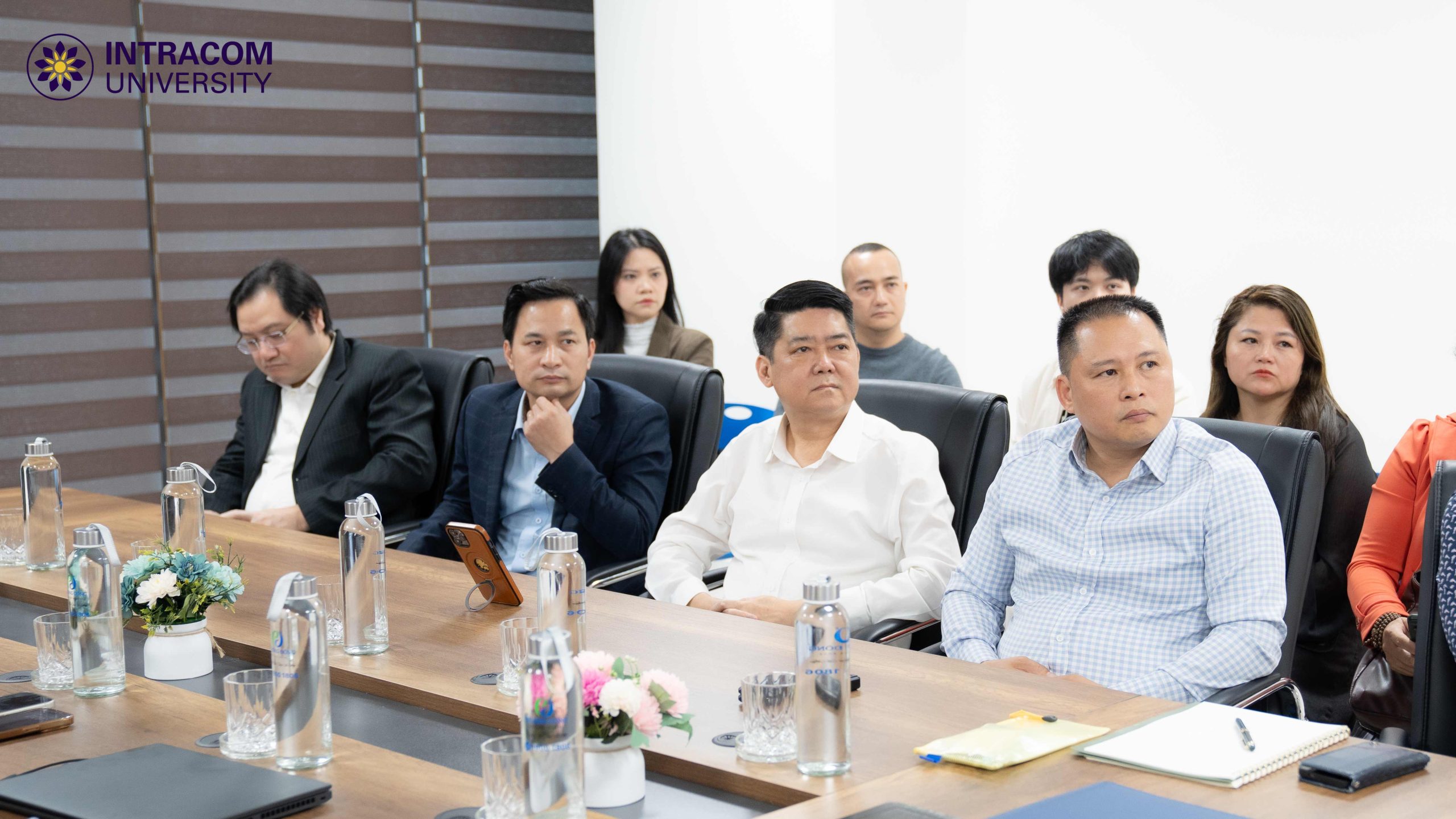 Lễ ký kết biên bản ghi nhớ hợp tác chiến lược giữa Viện nghiên cứu Công nghệ cao Đông Nam Á (AIAT) và Trường Đại học Intracom 3 DSC03232 11zon scaled