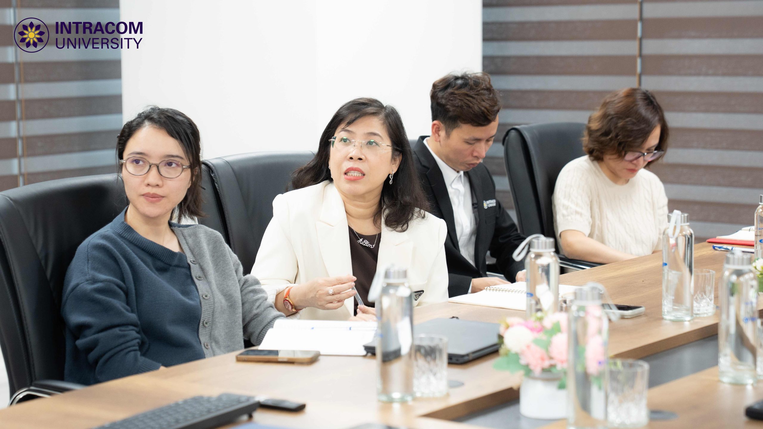 Lễ ký kết biên bản ghi nhớ hợp tác chiến lược giữa Viện nghiên cứu Công nghệ cao Đông Nam Á (AIAT) và Trường Đại học Intracom 6 DSC03236 11zon scaled
