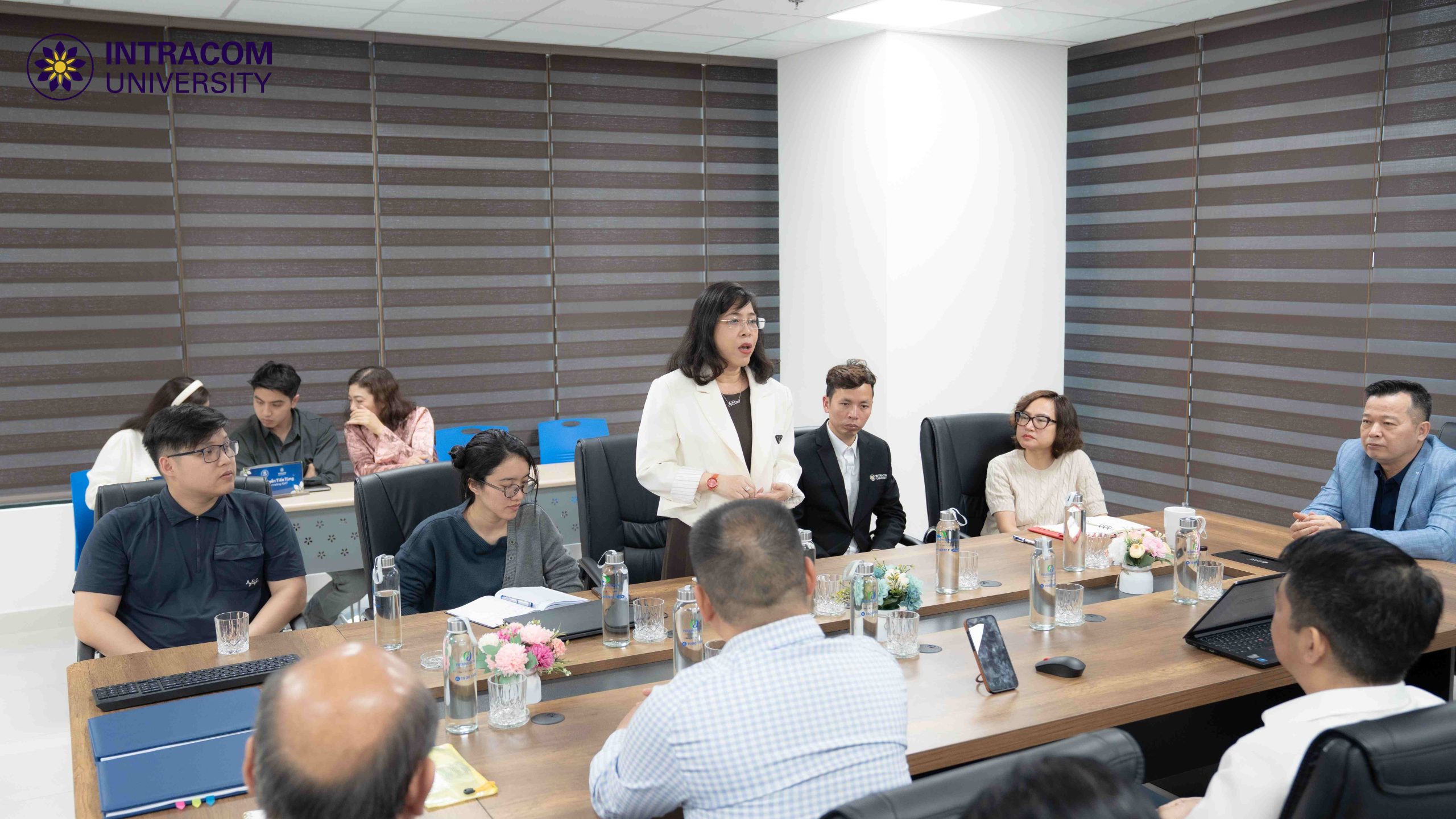 Lễ ký kết biên bản ghi nhớ hợp tác chiến lược giữa Viện nghiên cứu Công nghệ cao Đông Nam Á (AIAT) và Trường Đại học Intracom 8 DSC03277 11zon scaled