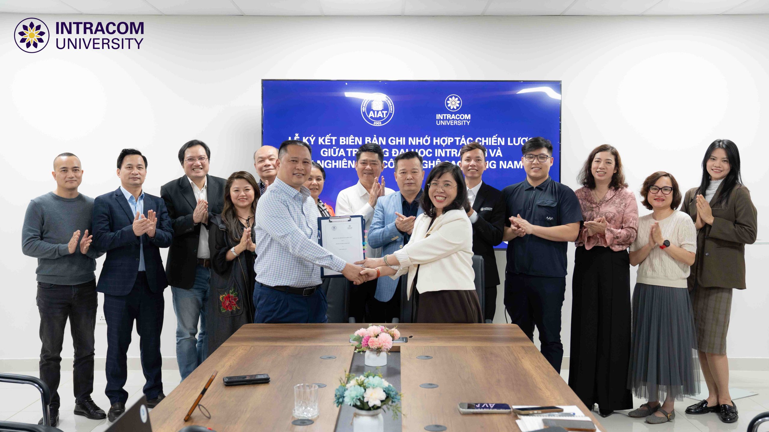 Lễ ký kết biên bản ghi nhớ hợp tác chiến lược giữa Viện nghiên cứu Công nghệ cao Đông Nam Á (AIAT) và Trường Đại học Intracom 12 DSC03320 11zon scaled