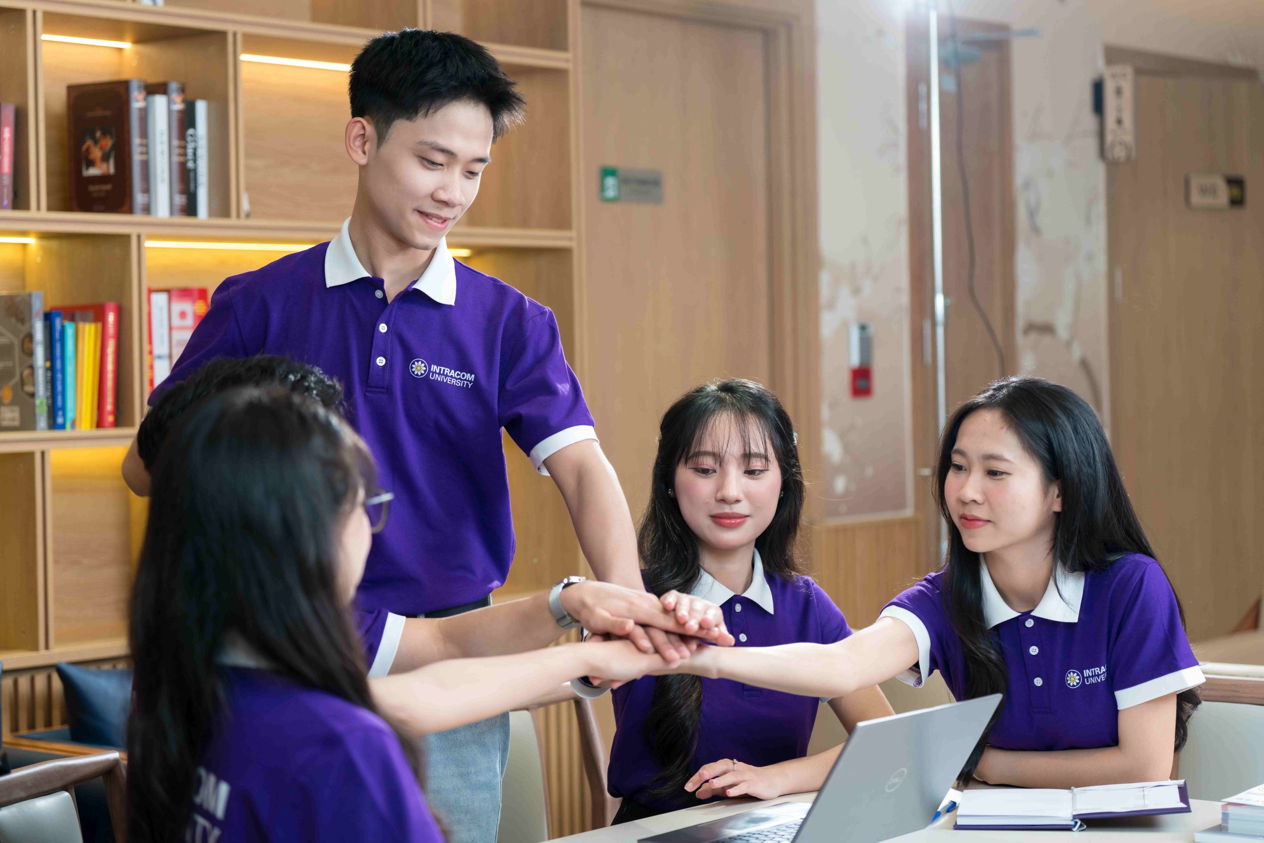 Trường Đại học Intracom chủ động phát triển nguồn nhân lực nghiên cứu khoa học, công nghệ và đổi mới sáng tạo 3 DSC04863 11zon scaled