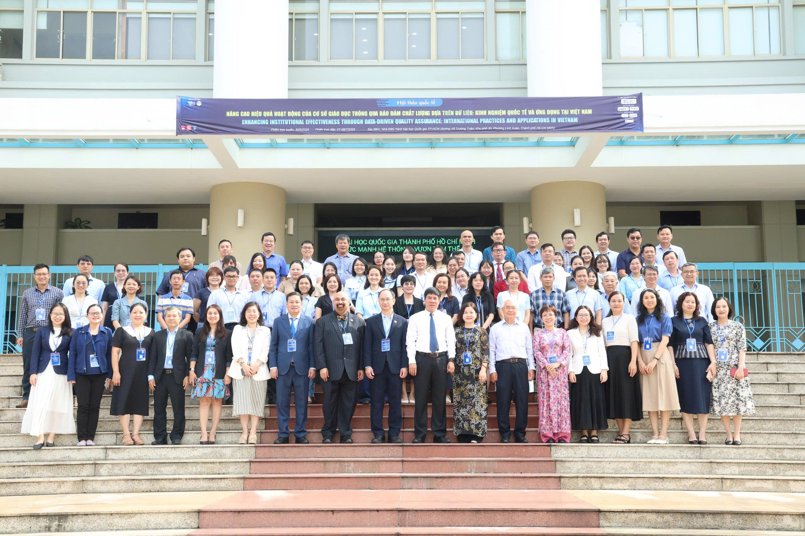 Intracom University attended the International Conference on promoting data application in management and quality assurance 2 University delegates and international experts took souvenir photos at the conference, aiming to improve the quality of higher education