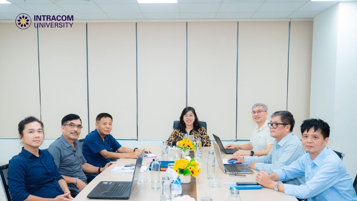Khoa Kiến Trúc – Xây Dựng Đổi Mới Chương Trình Đào Tạo Theo Hướng Hiện Đại, Thực Tiễn 2 Toàn cảnh buổi làm việc rà soát, cập nhật và đổi mới chương trình đào tạo của Khoa Kiến trúc – Xây dựng, Trường Đại học Intracom