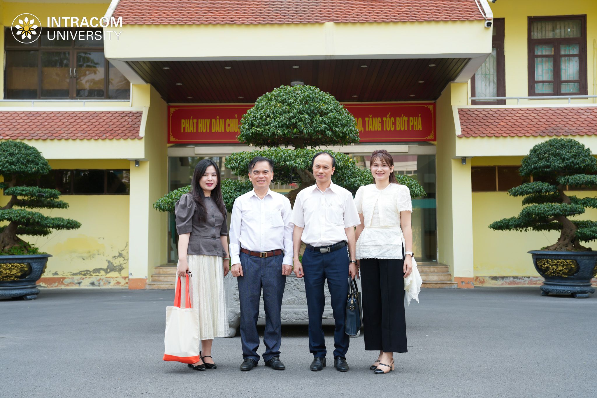 Intracom University strengthens cooperation with the Department of Education and Training of Ninh Binh province 3 Intracom University