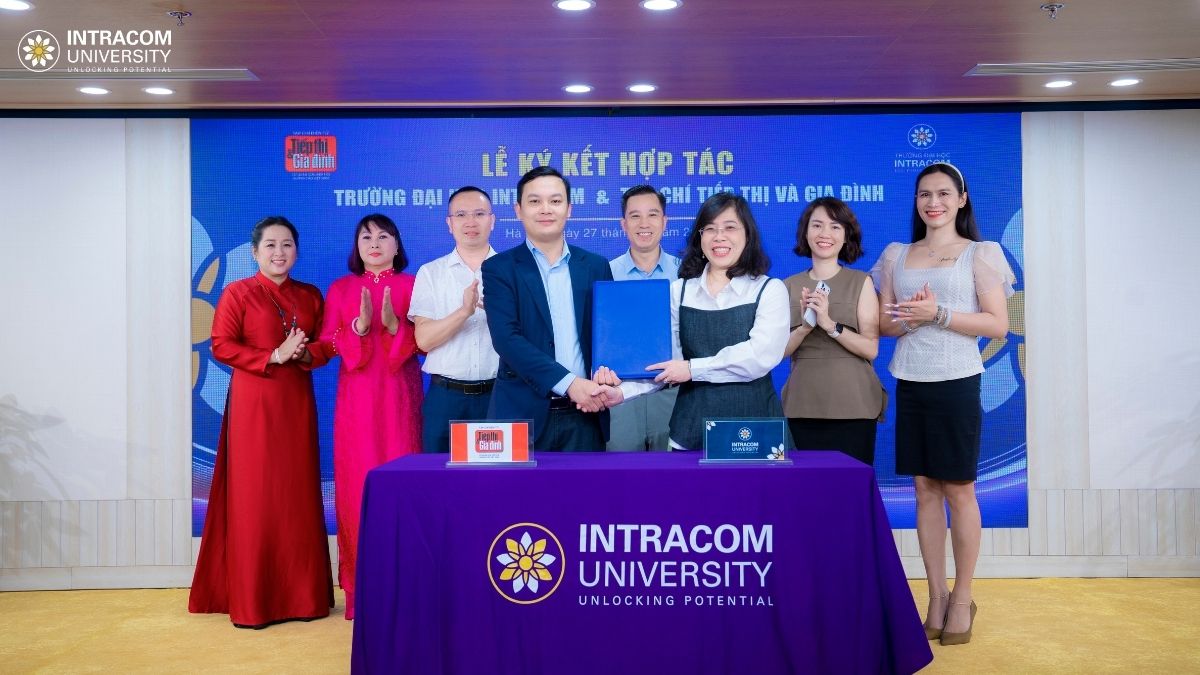 Intracom University Signs a Strategic Cooperation Agreement with Marketing and Family Magazine, Promoting Brand Communications and Developing Communications Human Resources 5 INTRACOM TEACHING SCHOOL KY KET HOP TAC CHIEN LUOC WITH TAP FOR EXAMINATION AND FAMILY 2
