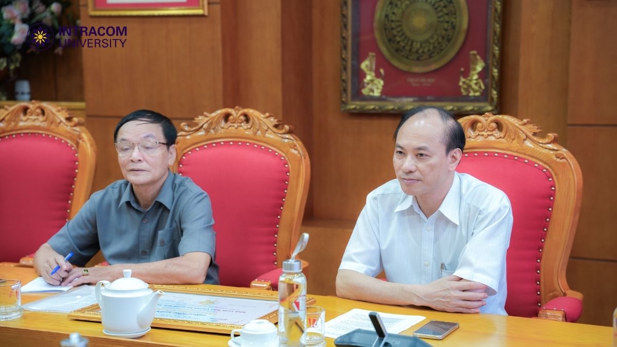 Intracom University Works With National Political Publishing House, Expanding Cooperation Orientation 2 Representative of Intracom University