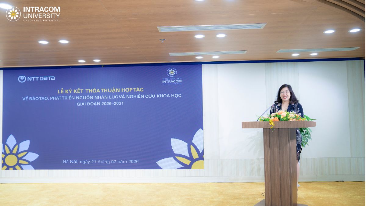 PhD. Tran Ai Cam - President of Intracom University gave a directive speech and emphasized the strategic cooperation orientation at the signing ceremony of the agreement for the period 2026 - 2031