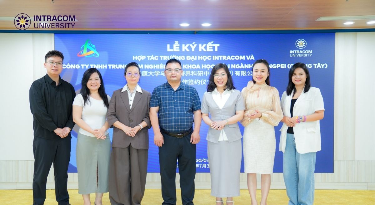Intracom University cooperates with Zhongpei Interdisciplinary Scientific Research Center (Guangxi): Expanding the Chinese language training ecosystem and developing international human resources 2 Representatives of leaders of Intracom University and Zhongpei Interdisciplinary Scientific Research Center Co., Ltd. (Guangxi) took souvenir photos at the signing ceremony