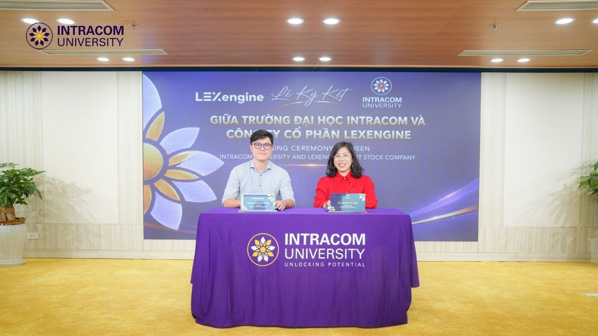 Dr. Tran Ai Cam - Principal of intracom University and Mr. Duong Bao Trung - Chairman of Lexengine Joint Stock Company 