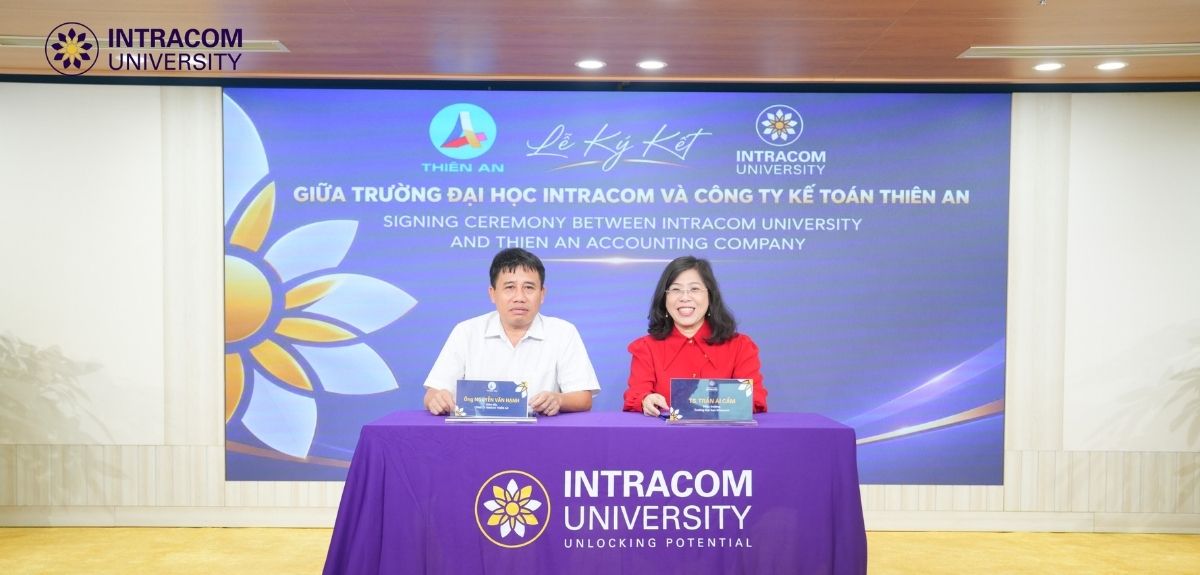 Dr. Tran Ai Cam - Principal of the school and Mr. Nguyen Van Hanh - Director of Thien An Accounting Company Limited
