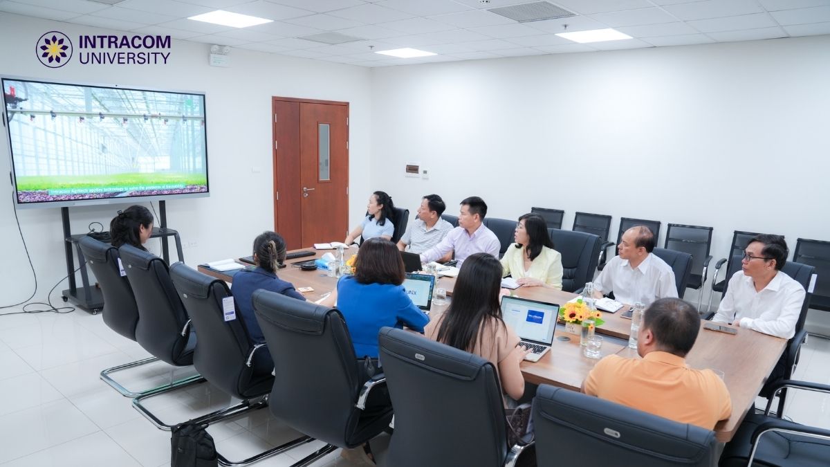 Trường Đại học Intracom và FUNiX thúc đẩy hợp tác đào tạo, phát triển nguồn nhân lực công nghệ 2 Toàn cảnh buổi ký kết giữa Trường Đại học Intracom và Công ty Cổ phần Giáo dục Trực tuyến FUNiX