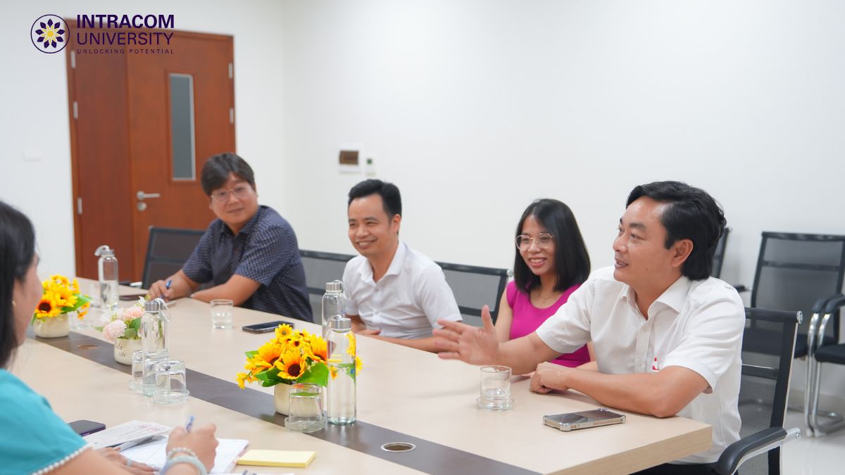 Về phía Trường Cao đẳng Bách khoa Sài Gòn (BKSG) có sự tham dự của Ban Ban Giám hiệu cùng đại diện lãnh đạo các đơn vị đào tạo, hợp tác doanh nghiệp và tuyển sinh của nhà trường. 