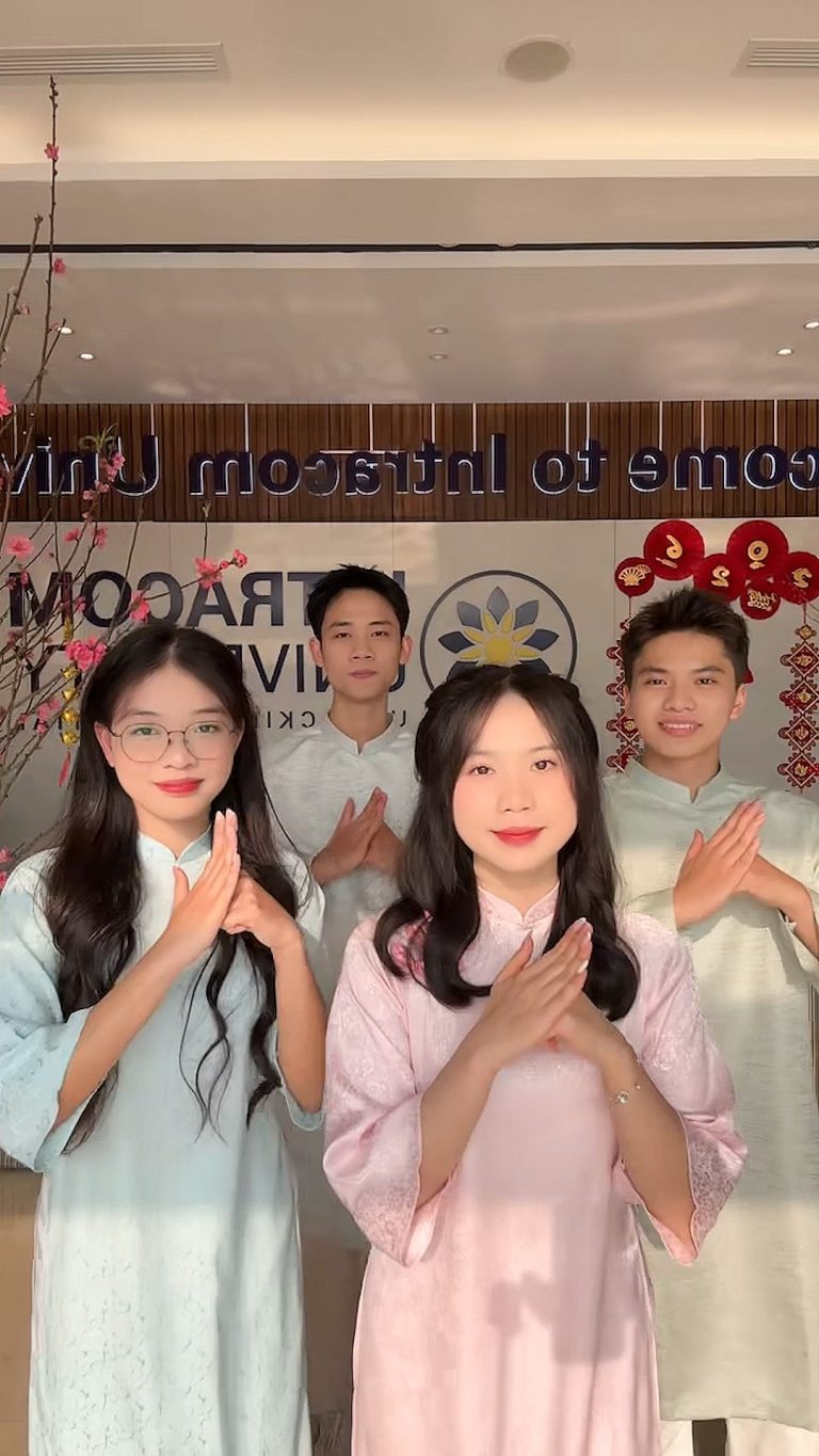 Sinh viên Trường Đại học Intracom sôi động đón Tết Bính Ngọ 2026 với trào lưu nhảy duet “Tết luôn mỉm cười”