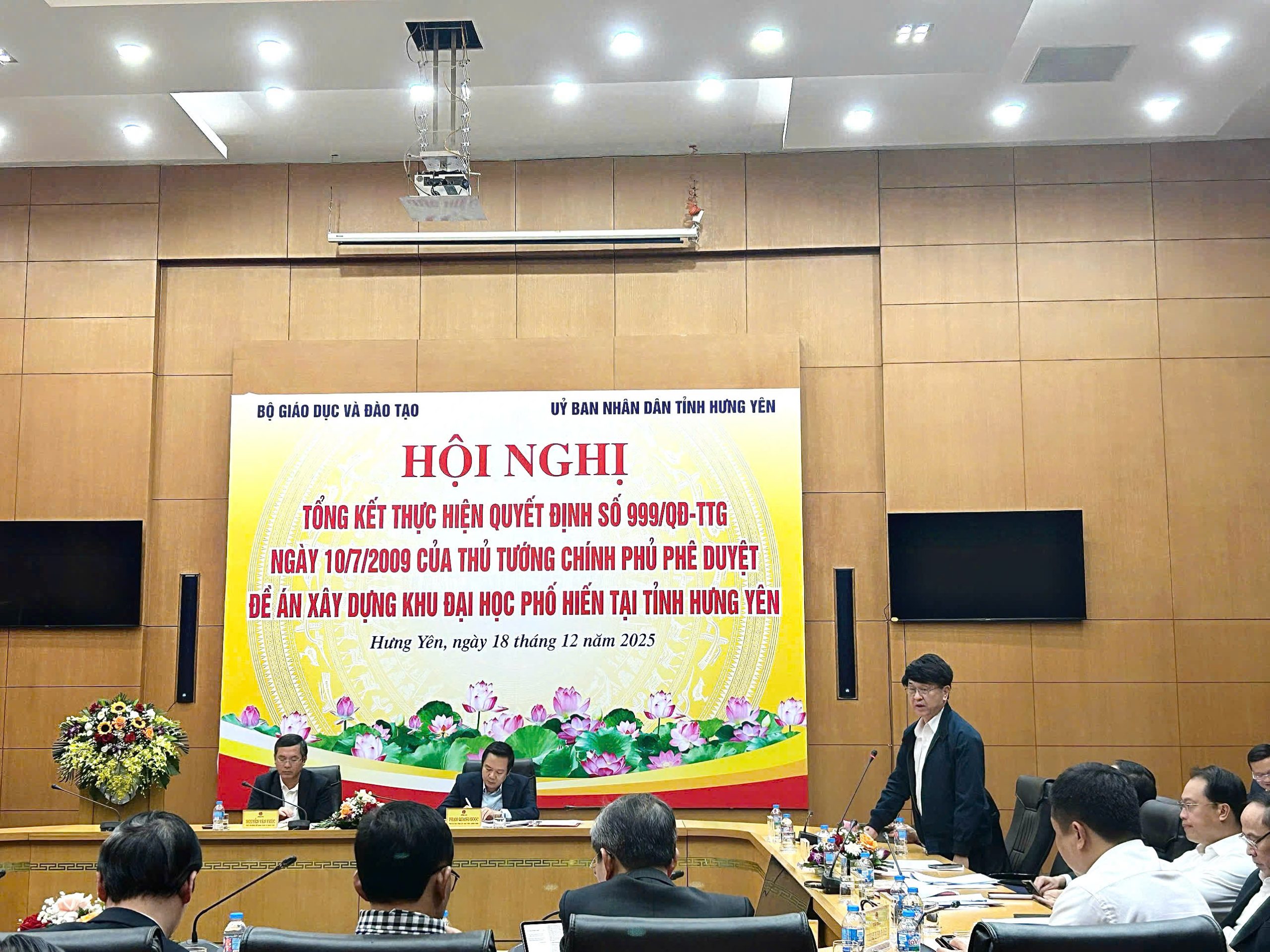 Conference Program to Summarize the Implementation of Decision No. 999/QD-TTG dated July 10, 2009 of the Prime Minister approving the Project to build Pho Hien University Area in Hung Yen Province 4 question 3 scaled