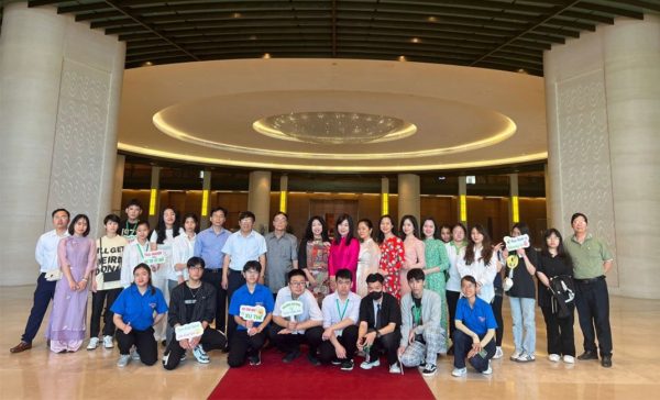 Hành trình tham quan Tòa nhà Quốc hội Việt Nam và Phủ Chủ tịch: Trải nghiệm ý nghĩa của sinh viên Intracom University