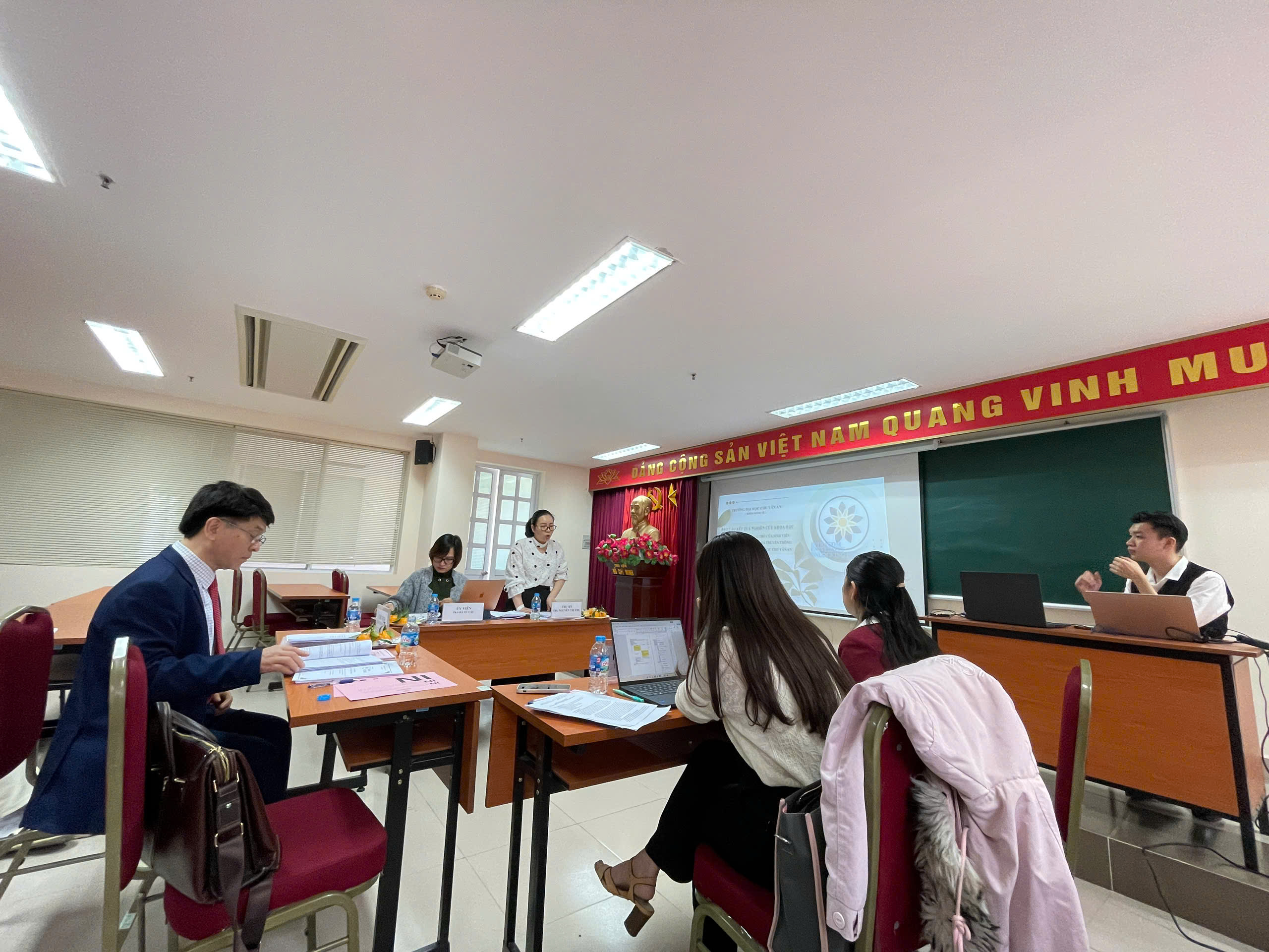 Faculty of Economics - Intracom University Organizes the Acceptance of Scientific Research Topics of Students for the 2024 - 2025 School Year 4 z7291789843842 5c73ffcc38deaefa174b1256894e92a0
