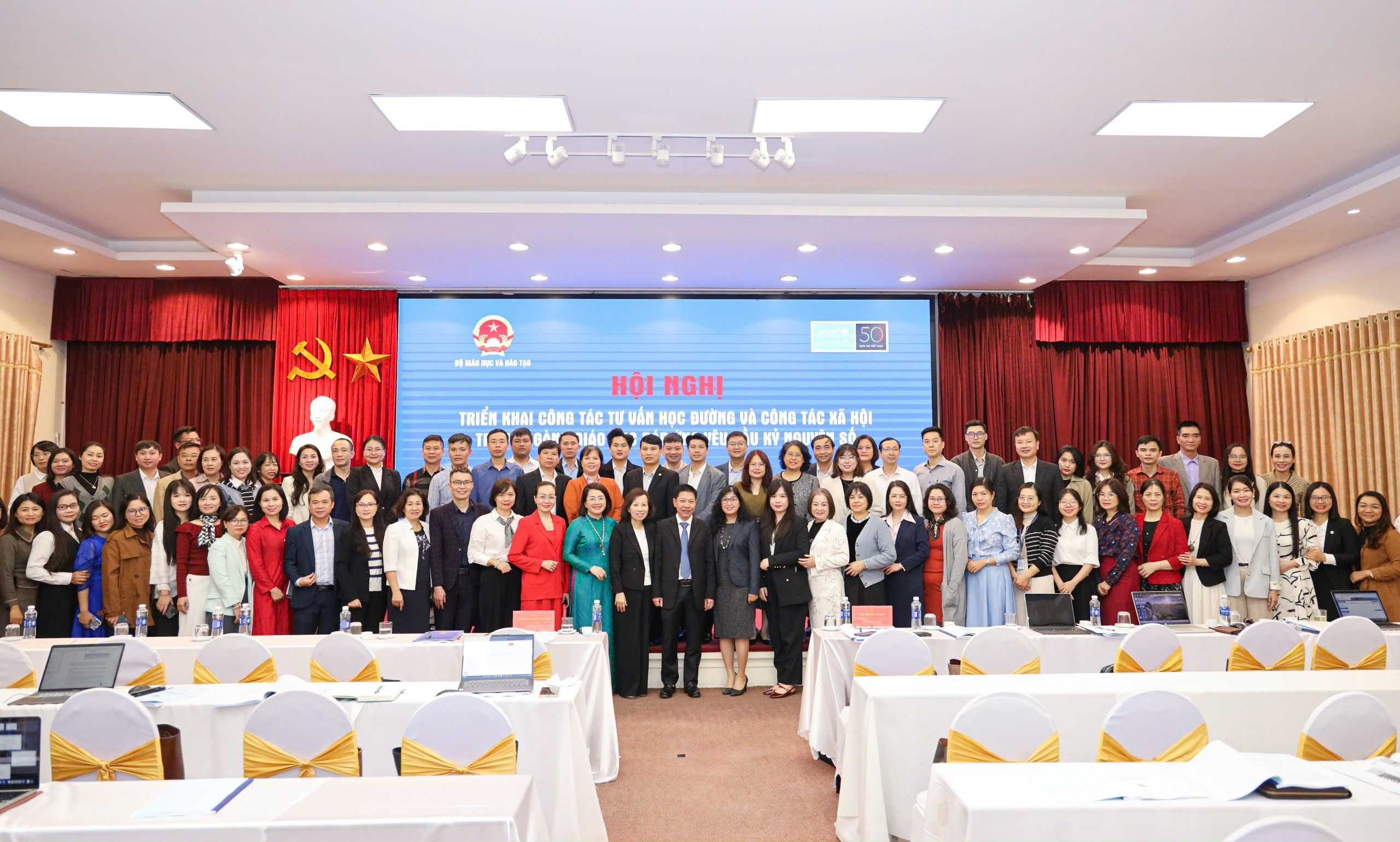 Hội nghị triển khai Công tác tư vấn học đường và Công tác xã hội trong ngành giáo dục đáp ứng yêu cầu kỷ nguyên số 8 z7367672947165 dbecaf5a6b0c197258da3a055e8f7af4
